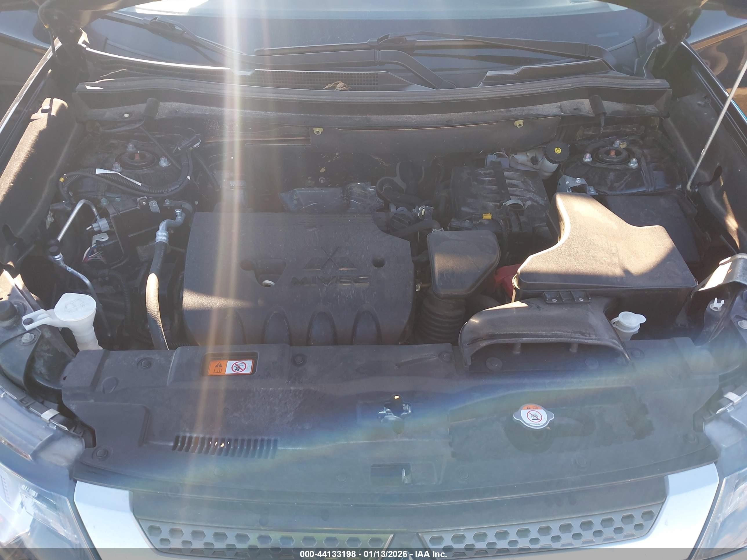 MITSUBISHI OUTLANDER image 10