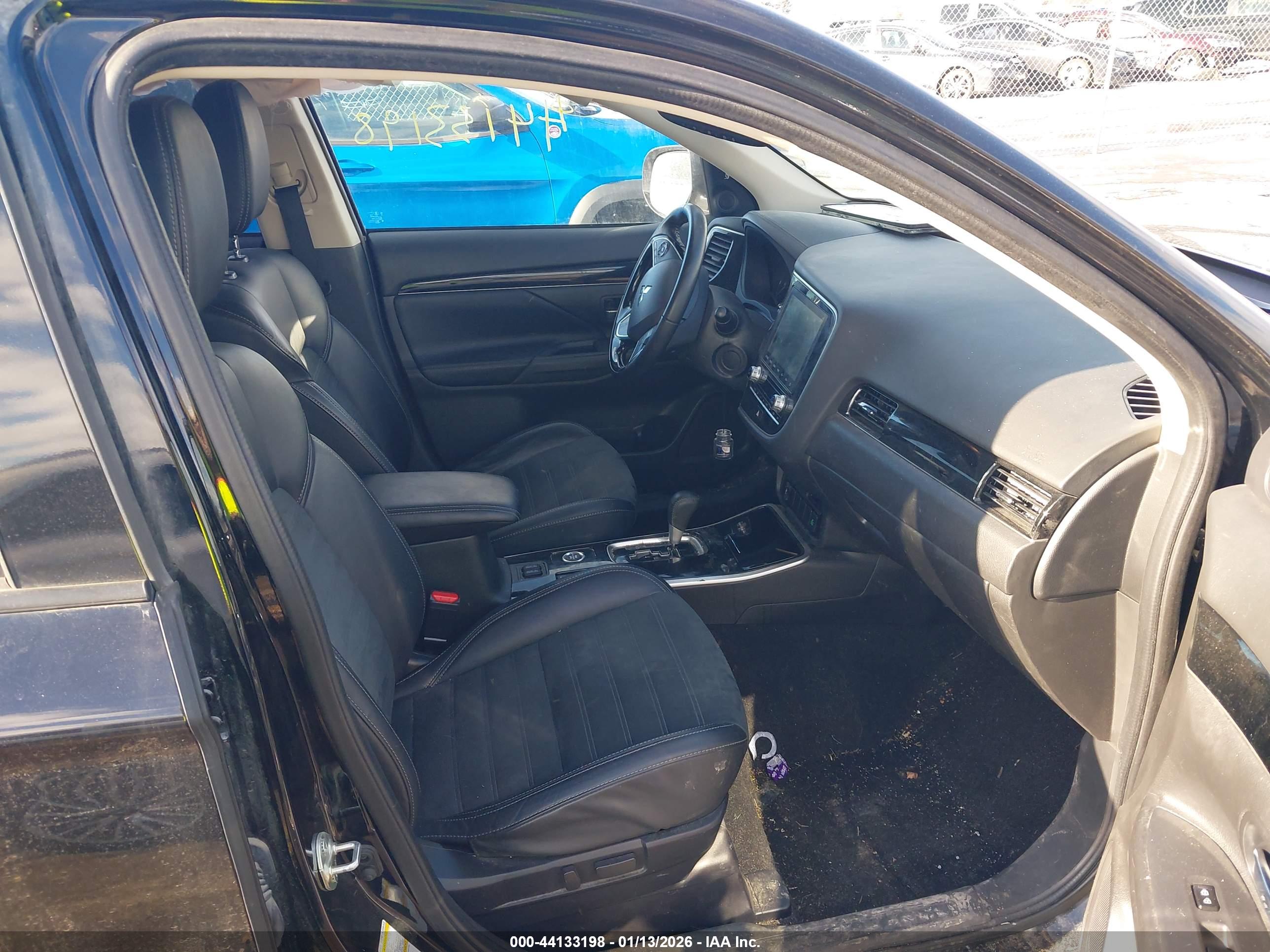 MITSUBISHI OUTLANDER image 5