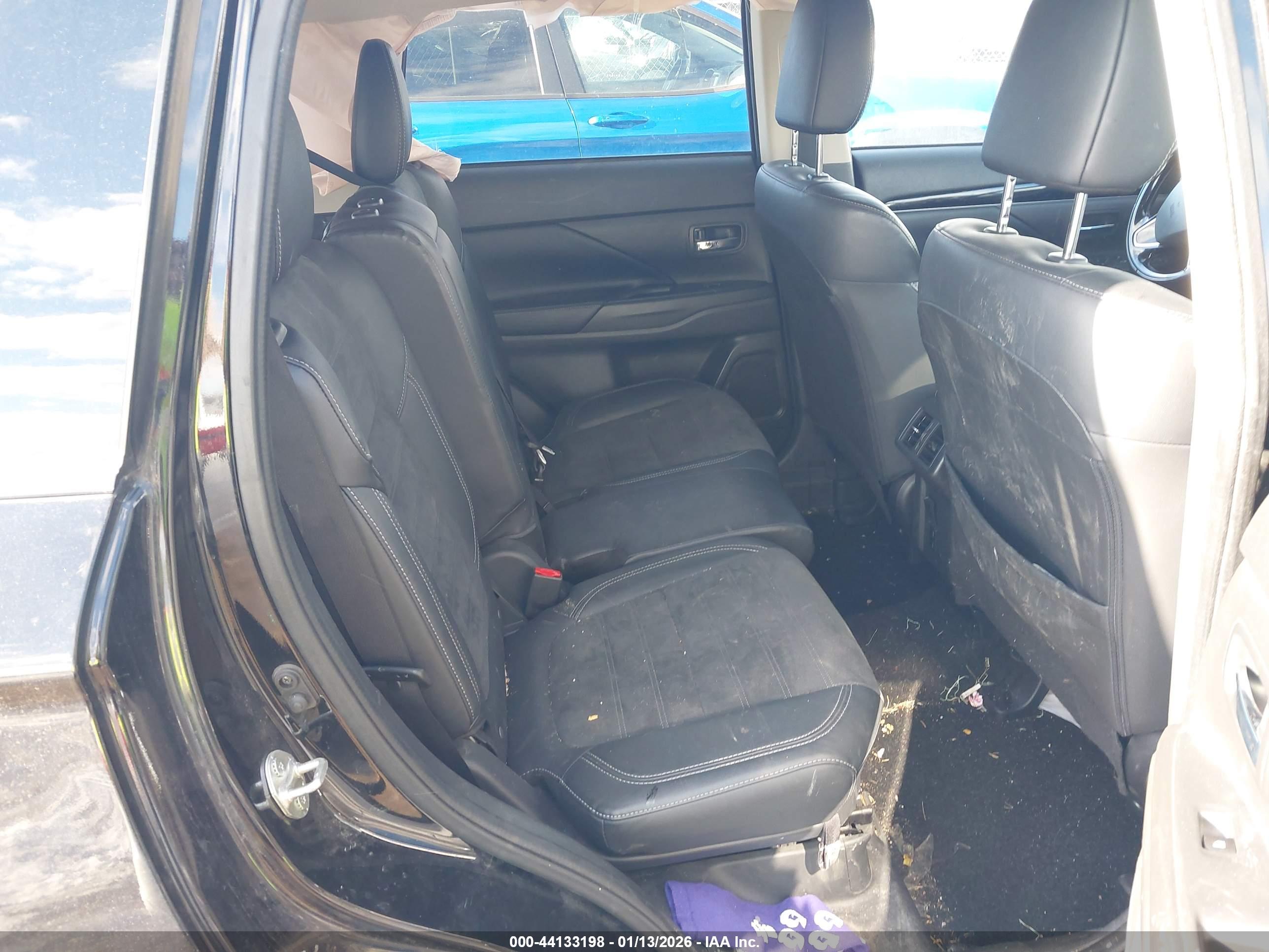 MITSUBISHI OUTLANDER image 8