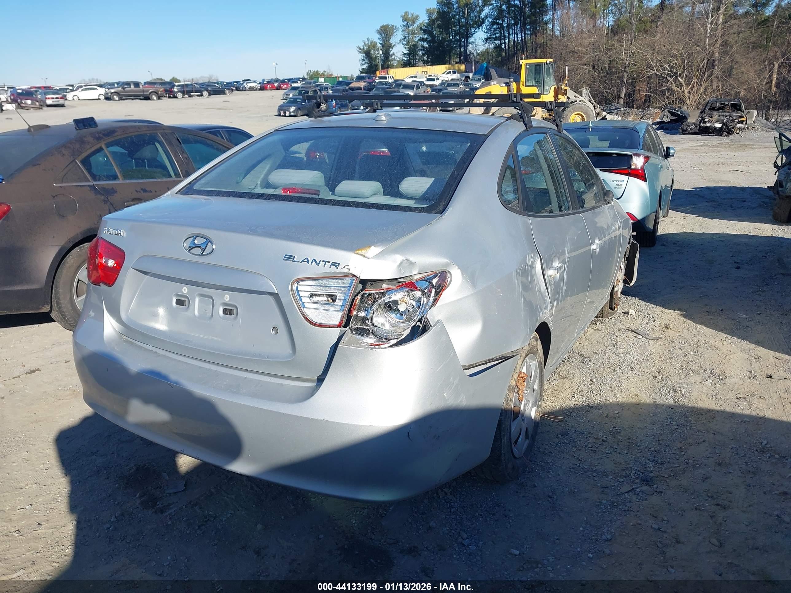 HYUNDAI ELANTRA image 4