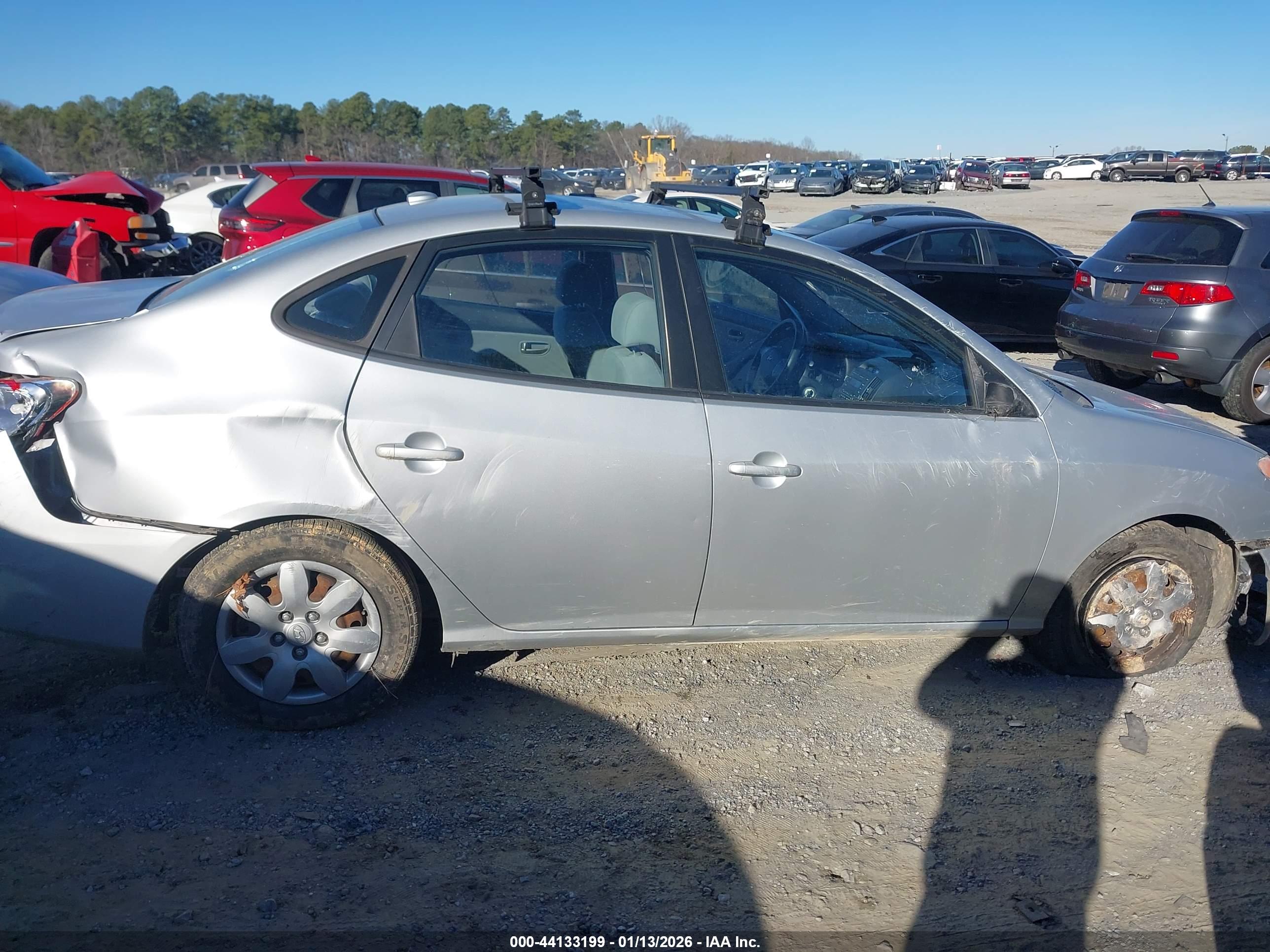 HYUNDAI ELANTRA image 6