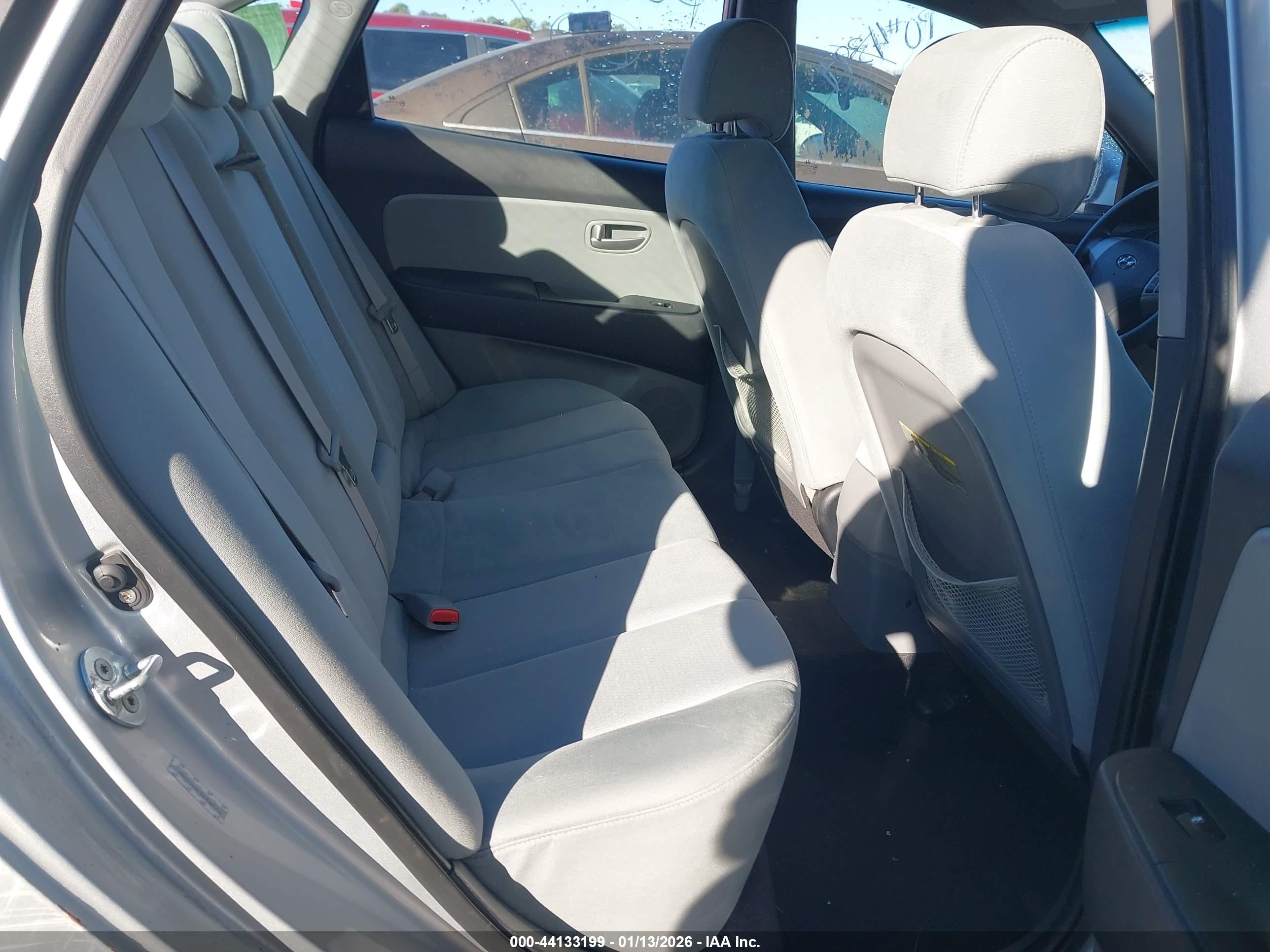 HYUNDAI ELANTRA image 8