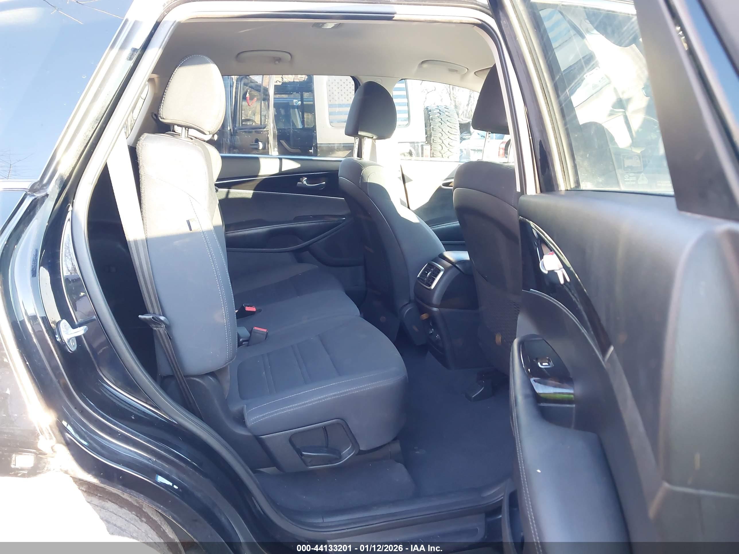 KIA SORENTO image 8