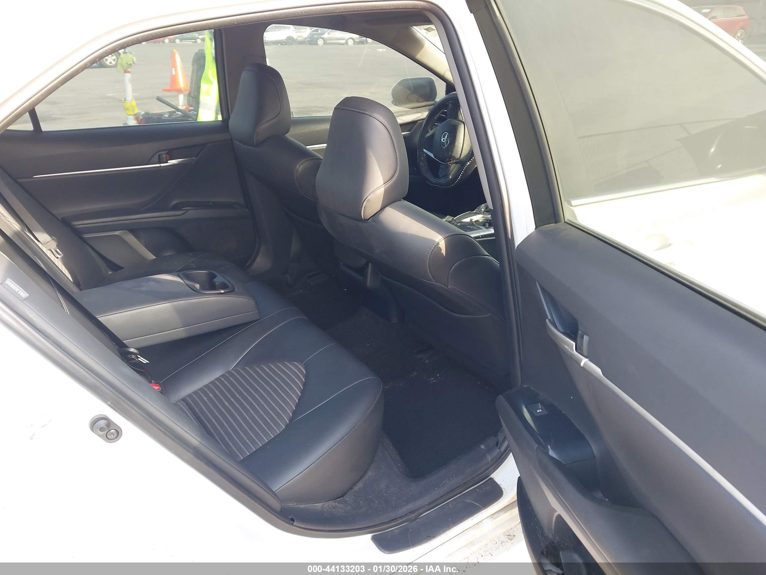 TOYOTA CAMRY image 8