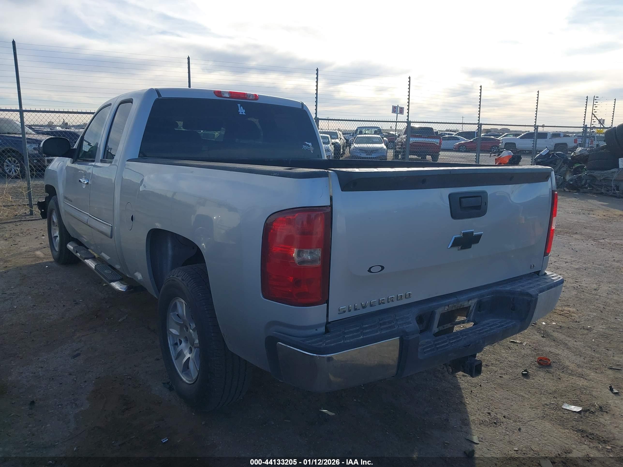 CHEVROLET SILVERADO image 3