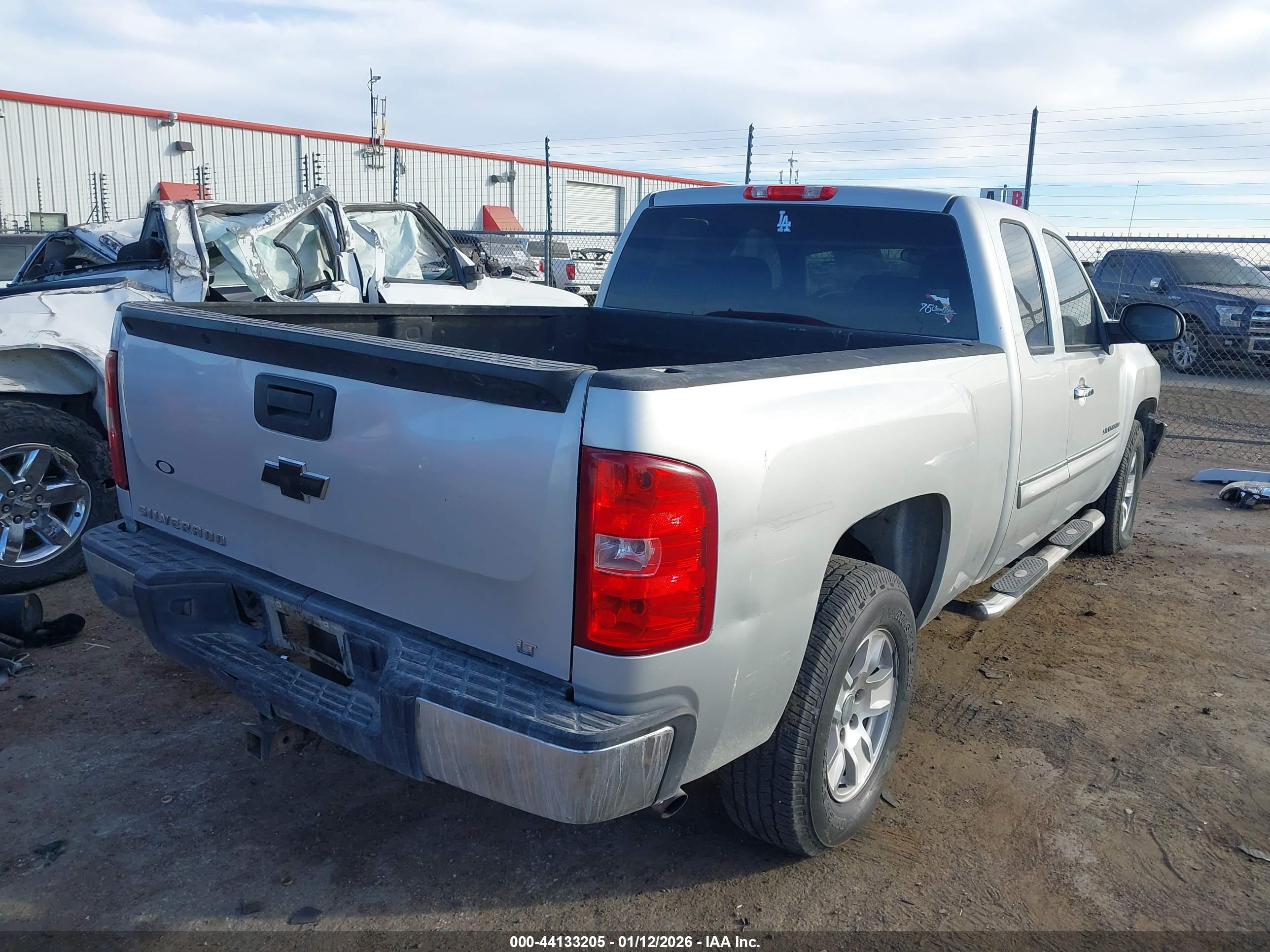 CHEVROLET SILVERADO image 4