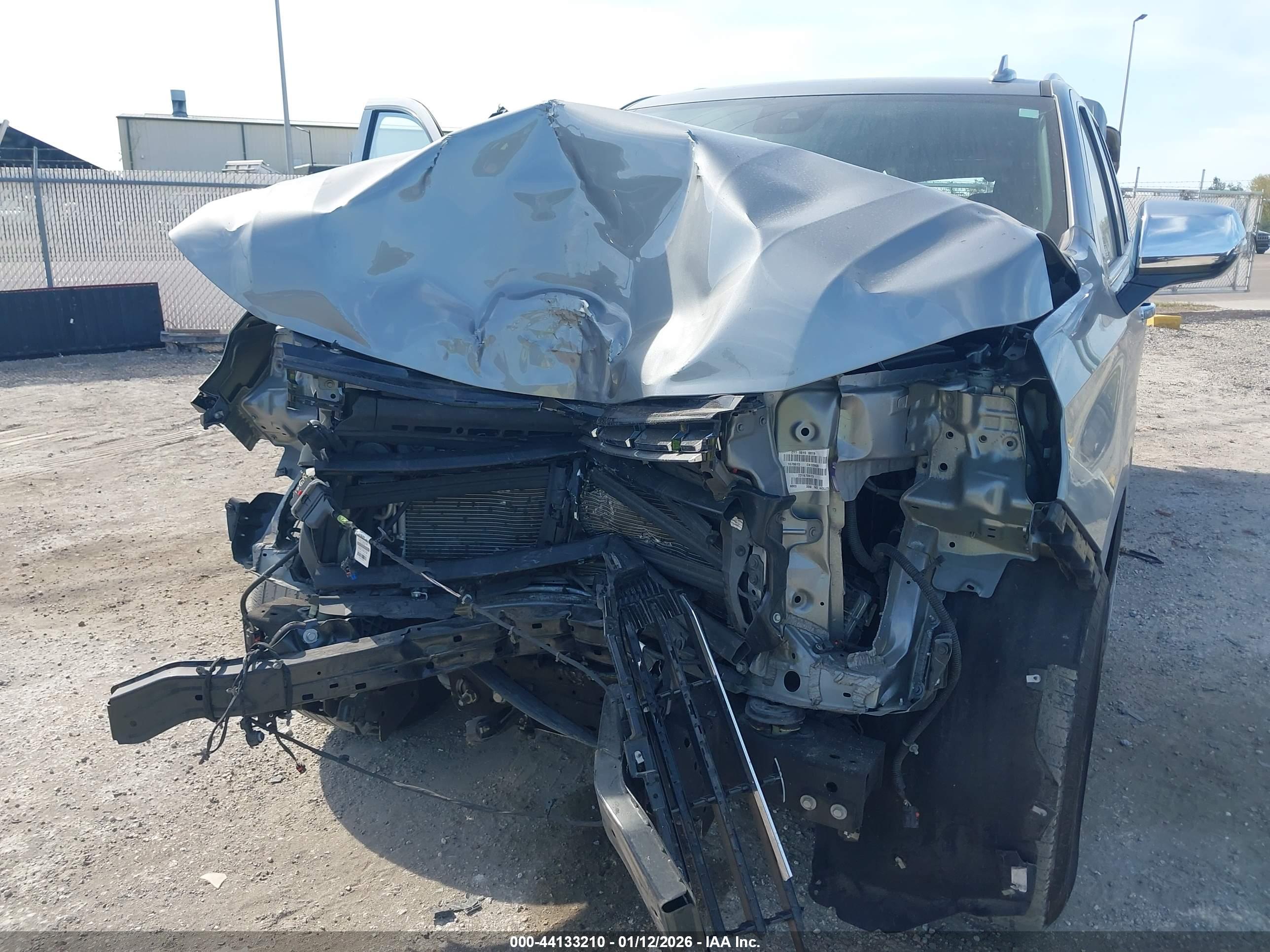 CHEVROLET SUBURBAN image 6