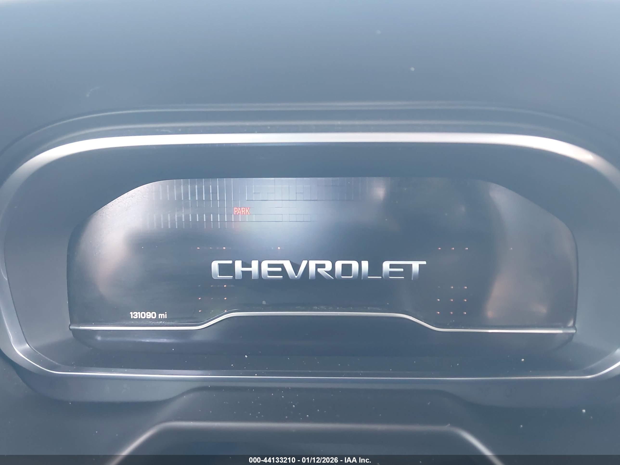 CHEVROLET SUBURBAN image 7