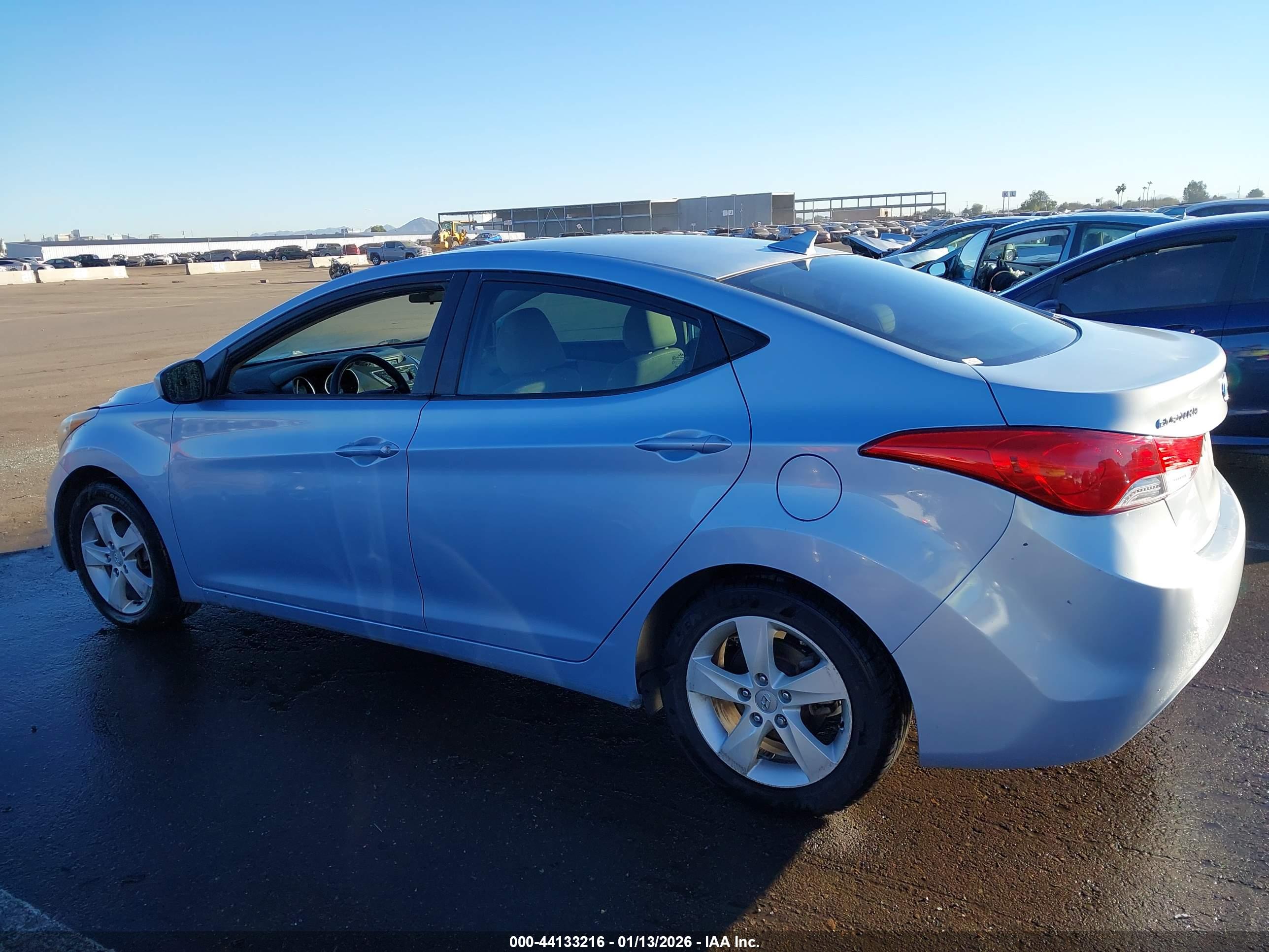 HYUNDAI ELANTRA image 6