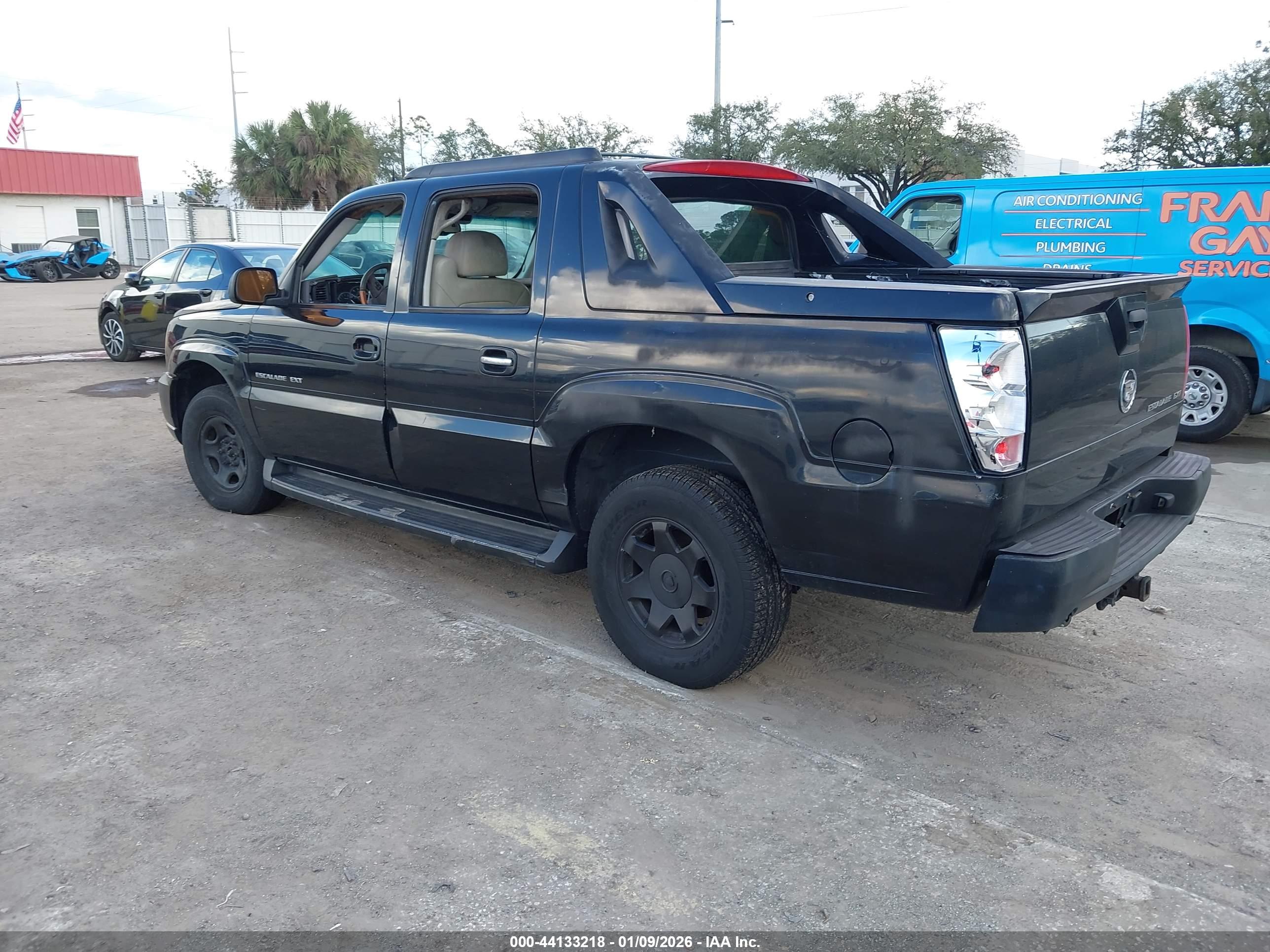 CADILLAC ESCALADE image 3