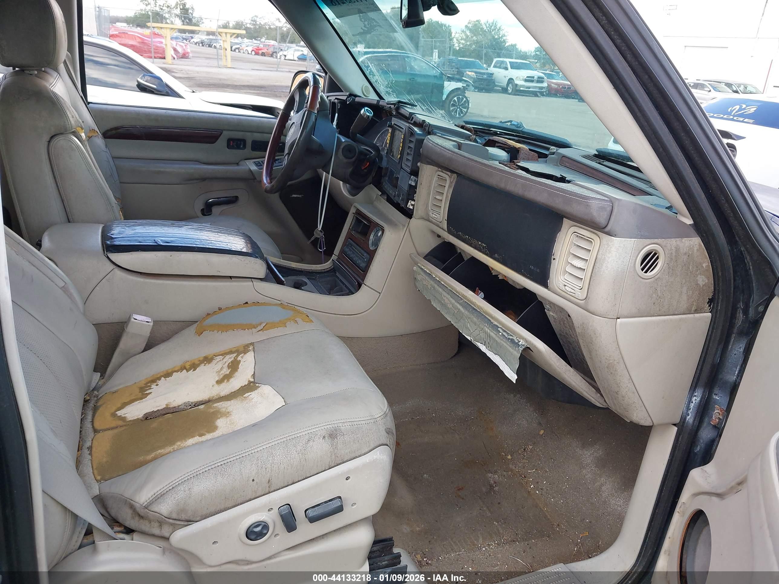 CADILLAC ESCALADE image 5