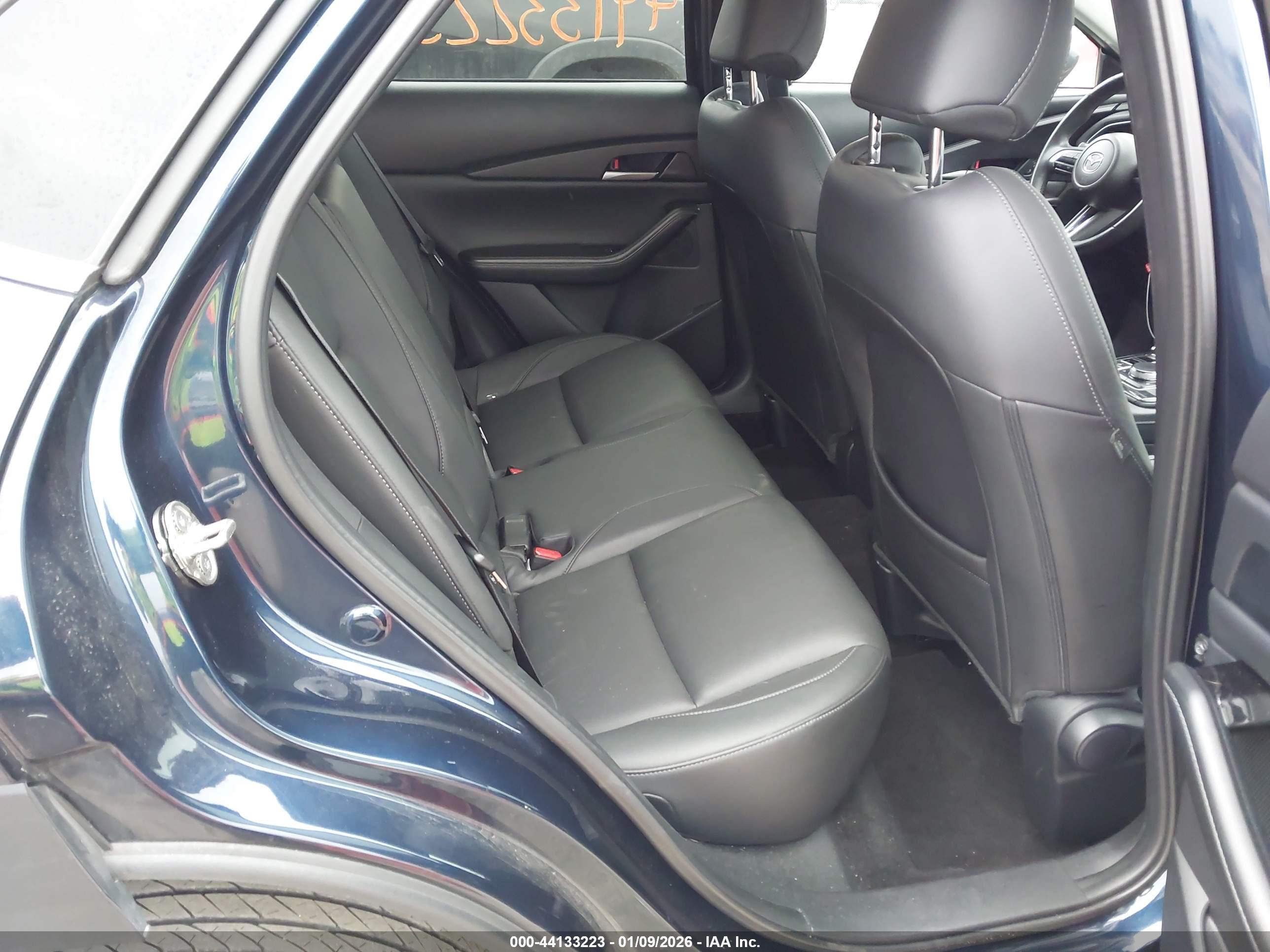 MAZDA CX-30 image 8