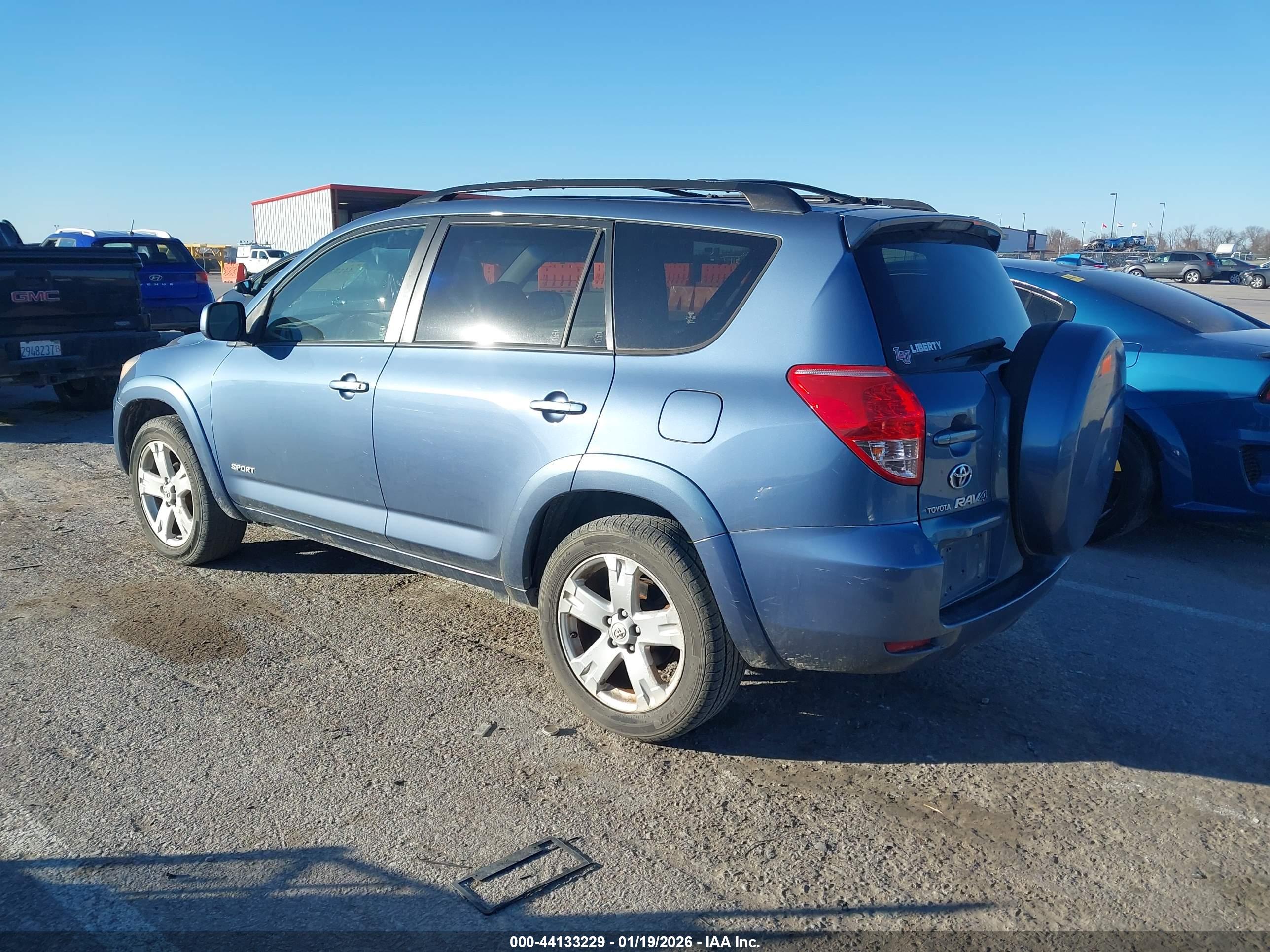 TOYOTA RAV4 image 3