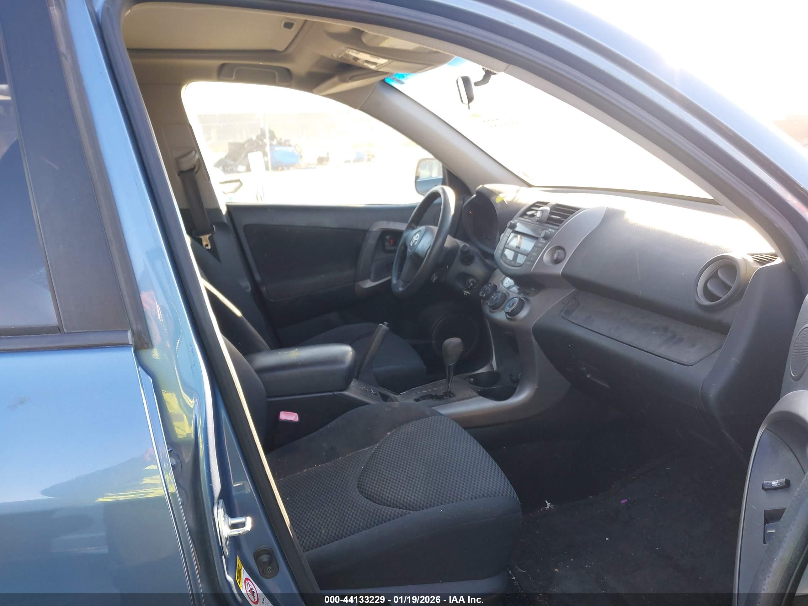 TOYOTA RAV4 image 5