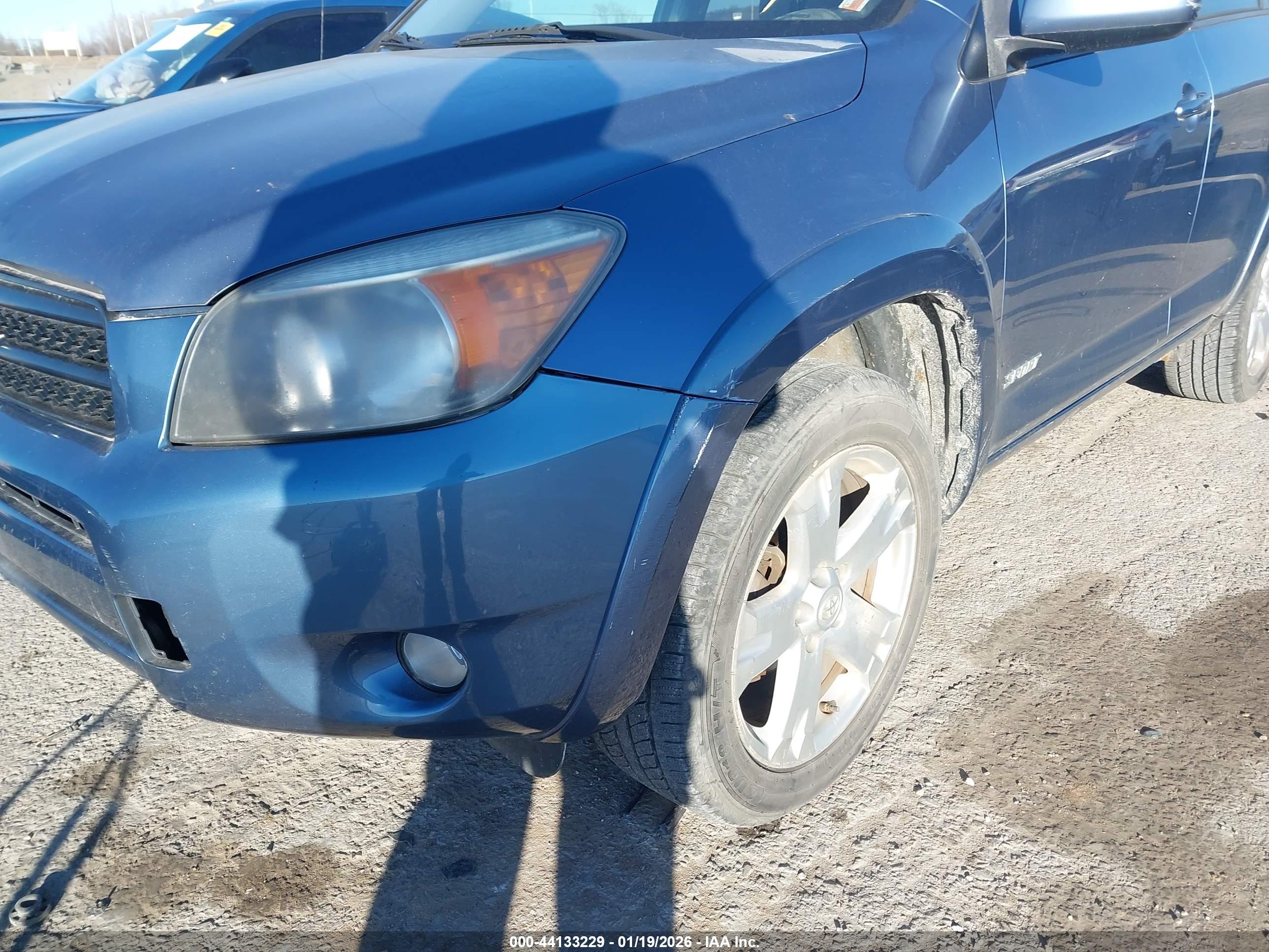 TOYOTA RAV4 image 6