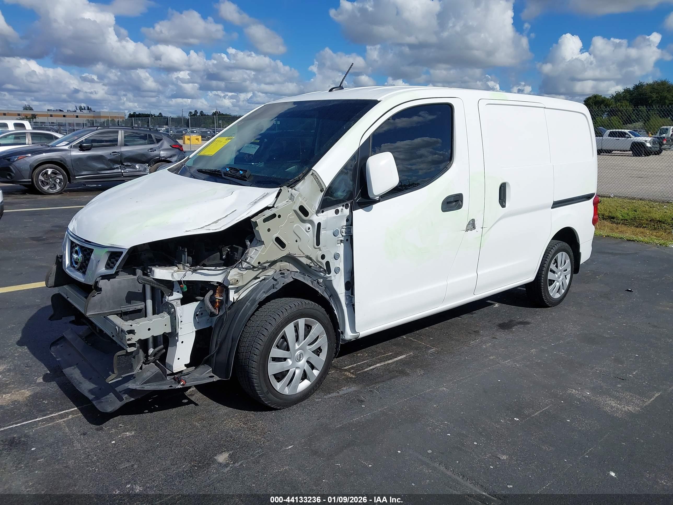 NISSAN NV200 image 2