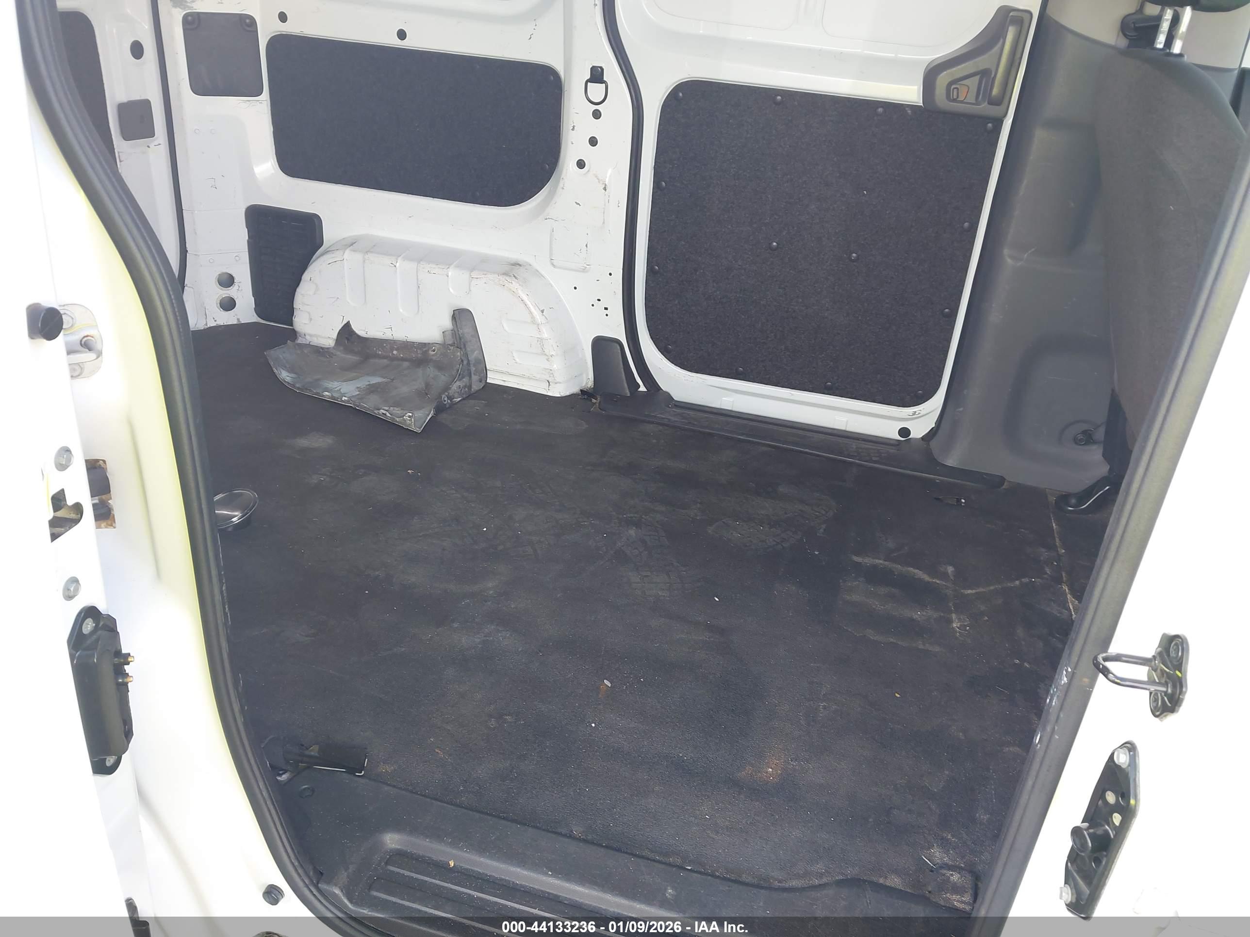 NISSAN NV200 image 8