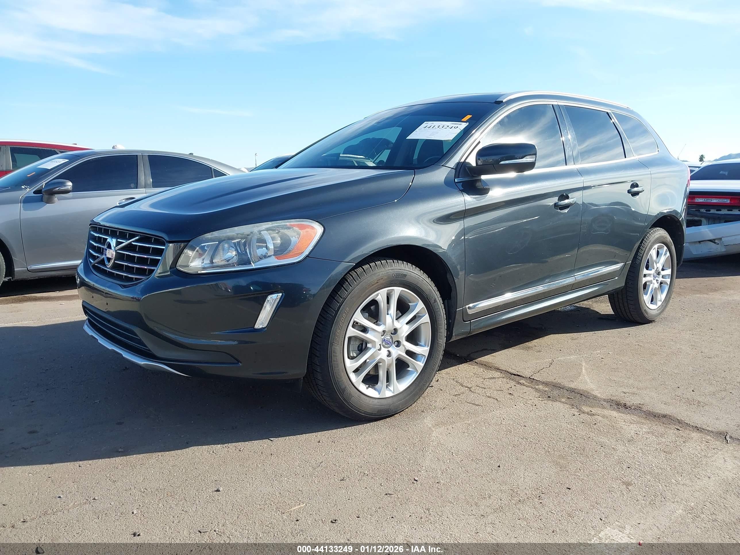 VOLVO XC60 image 2