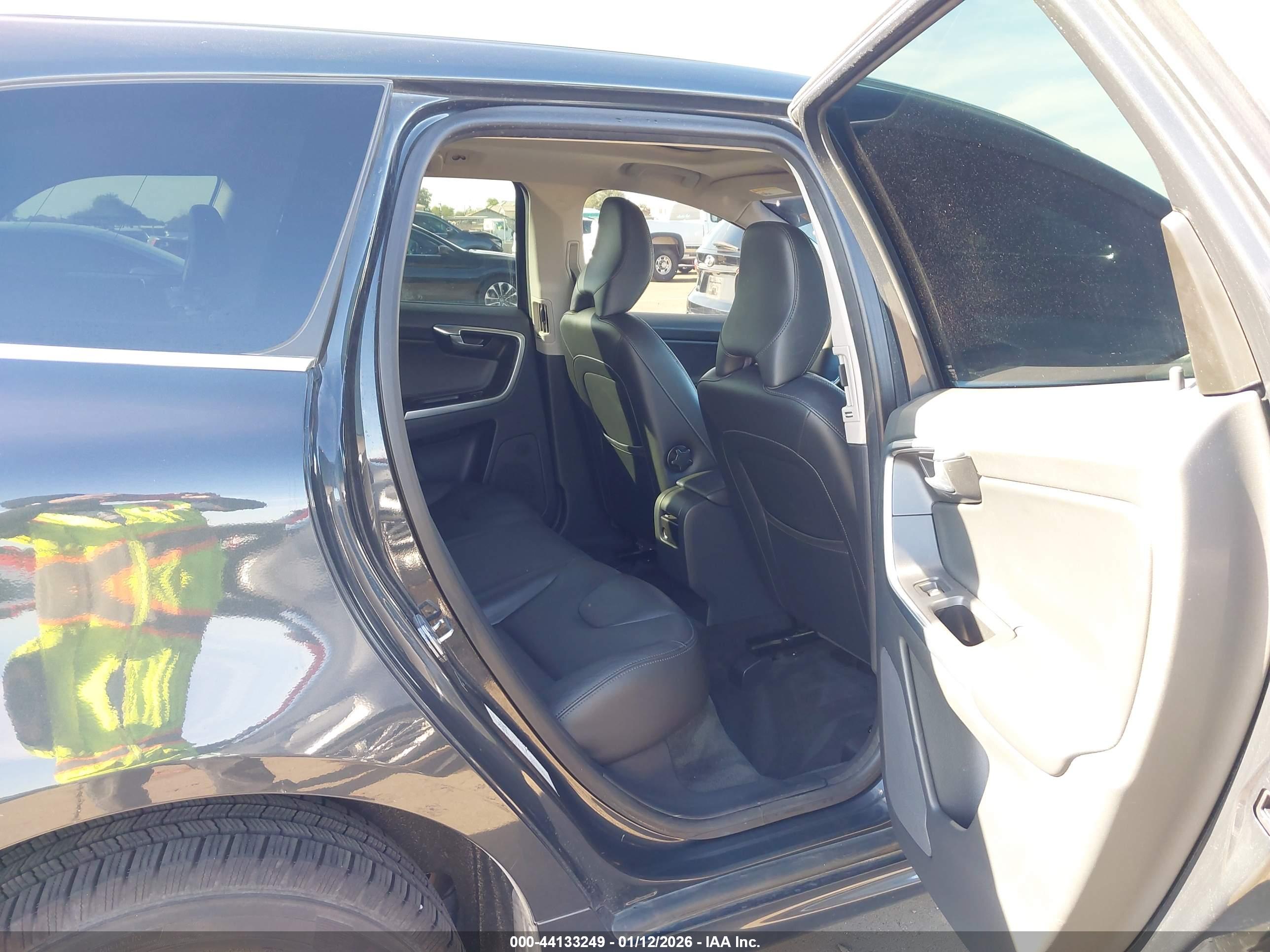 VOLVO XC60 image 8