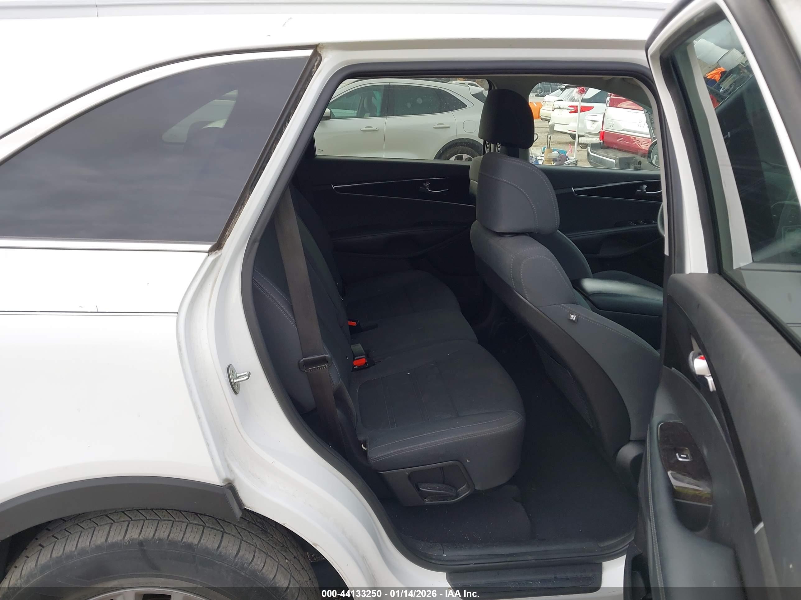 KIA SORENTO image 8