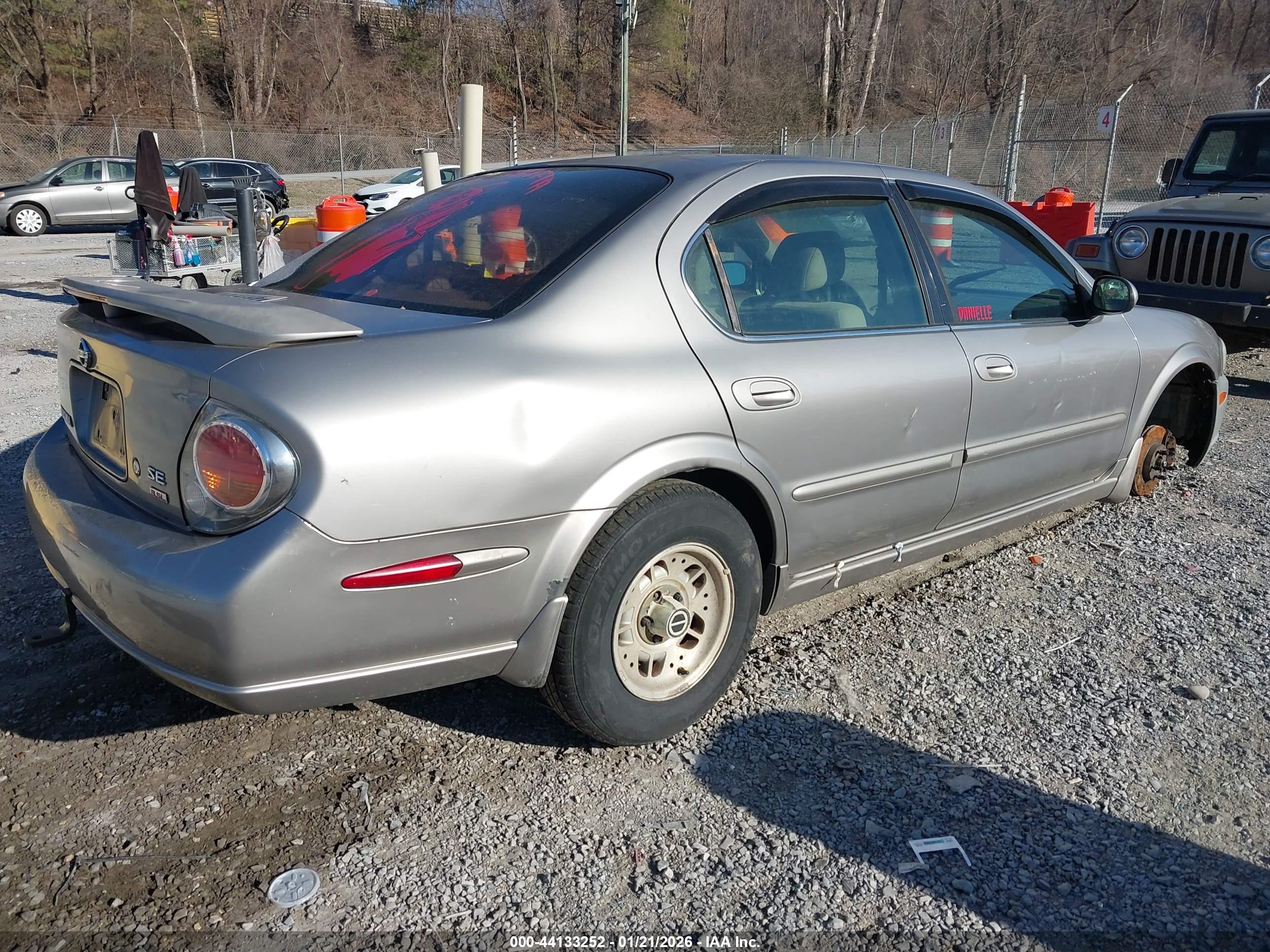 NISSAN MAXIMA image 4