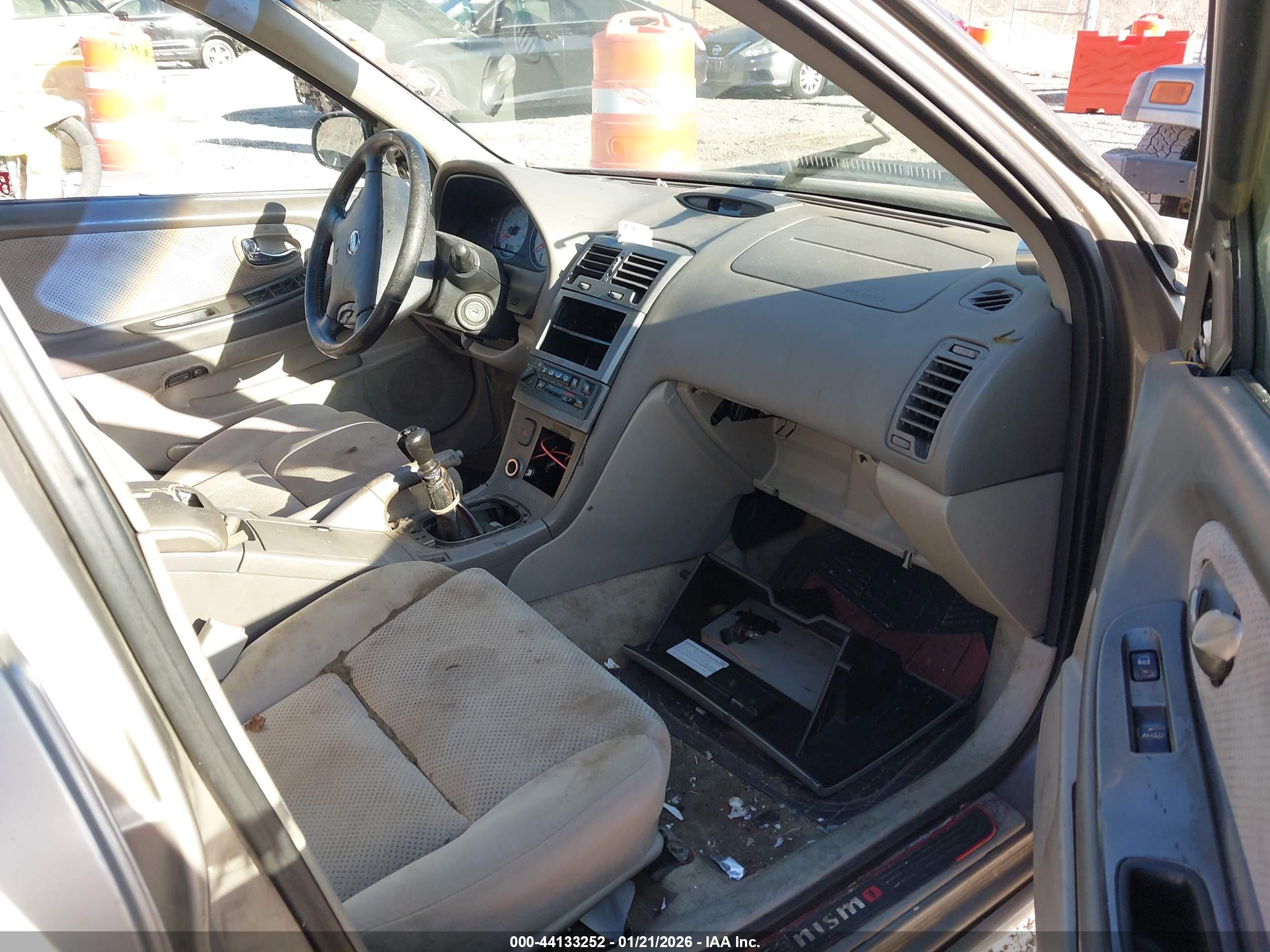NISSAN MAXIMA image 5