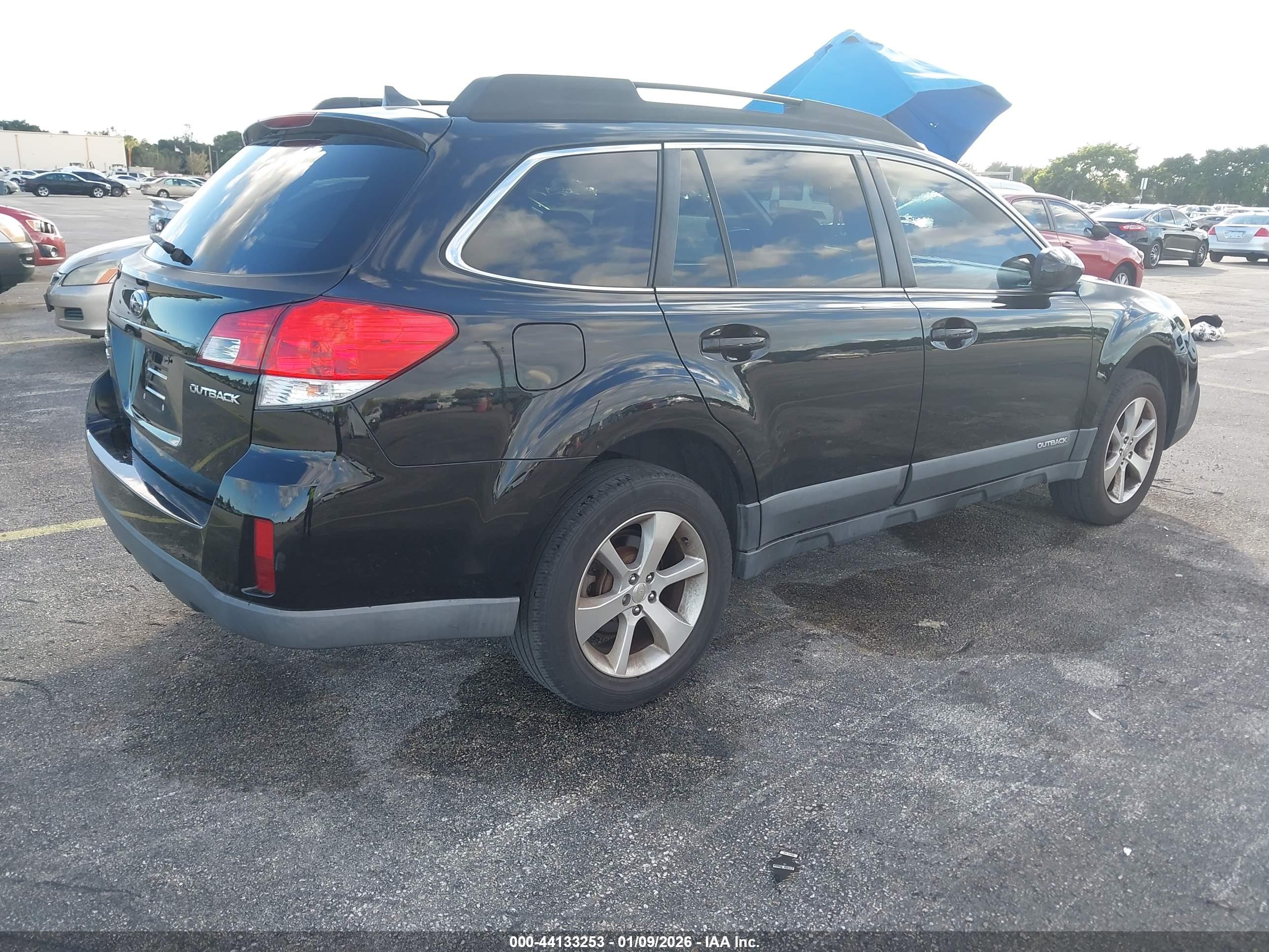 SUBARU OUTBACK image 4