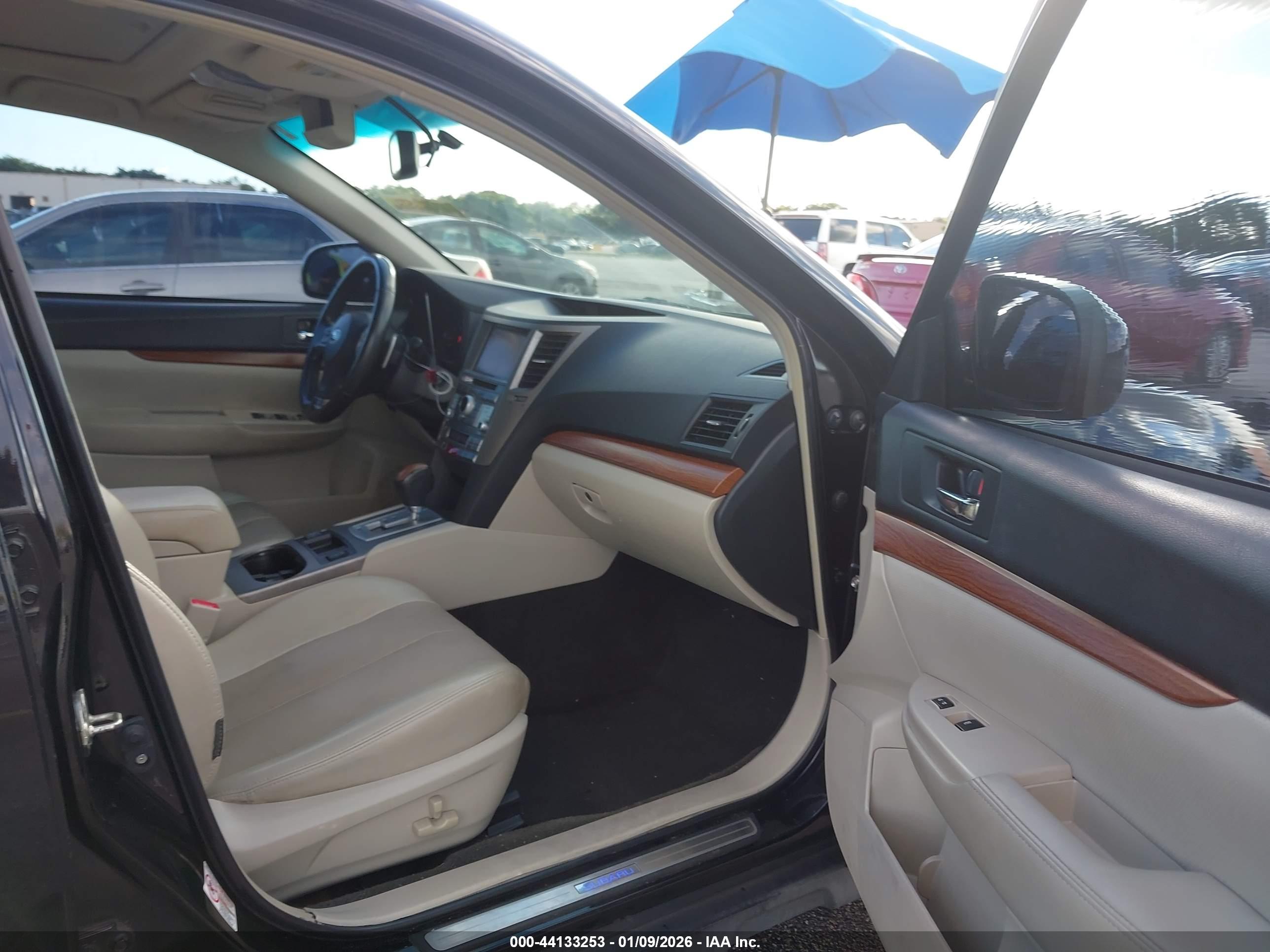 SUBARU OUTBACK image 5