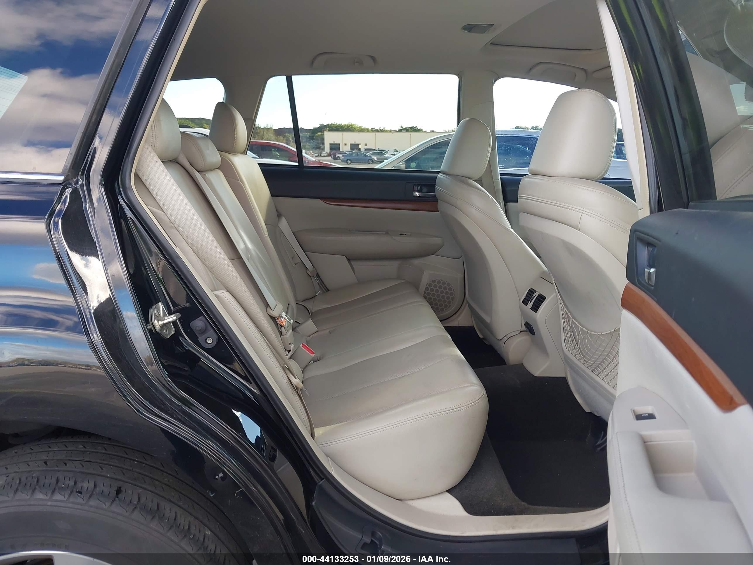 SUBARU OUTBACK image 8