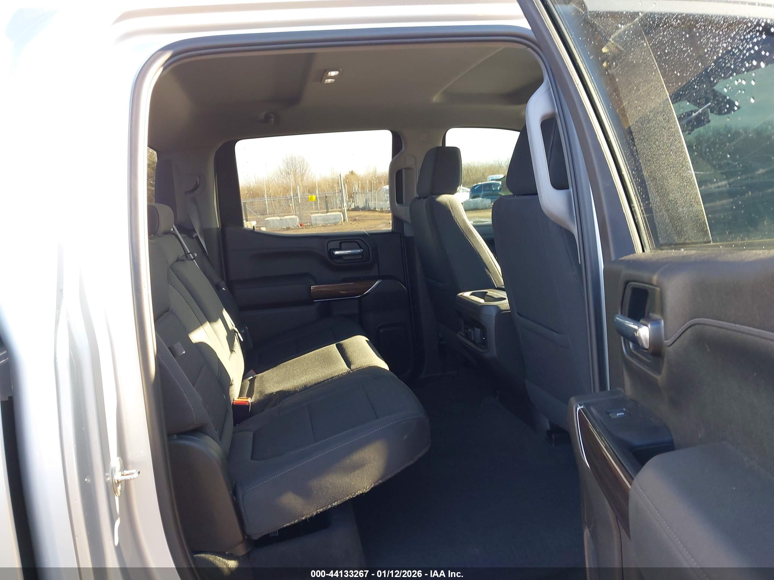 CHEVROLET SILVERADO image 8