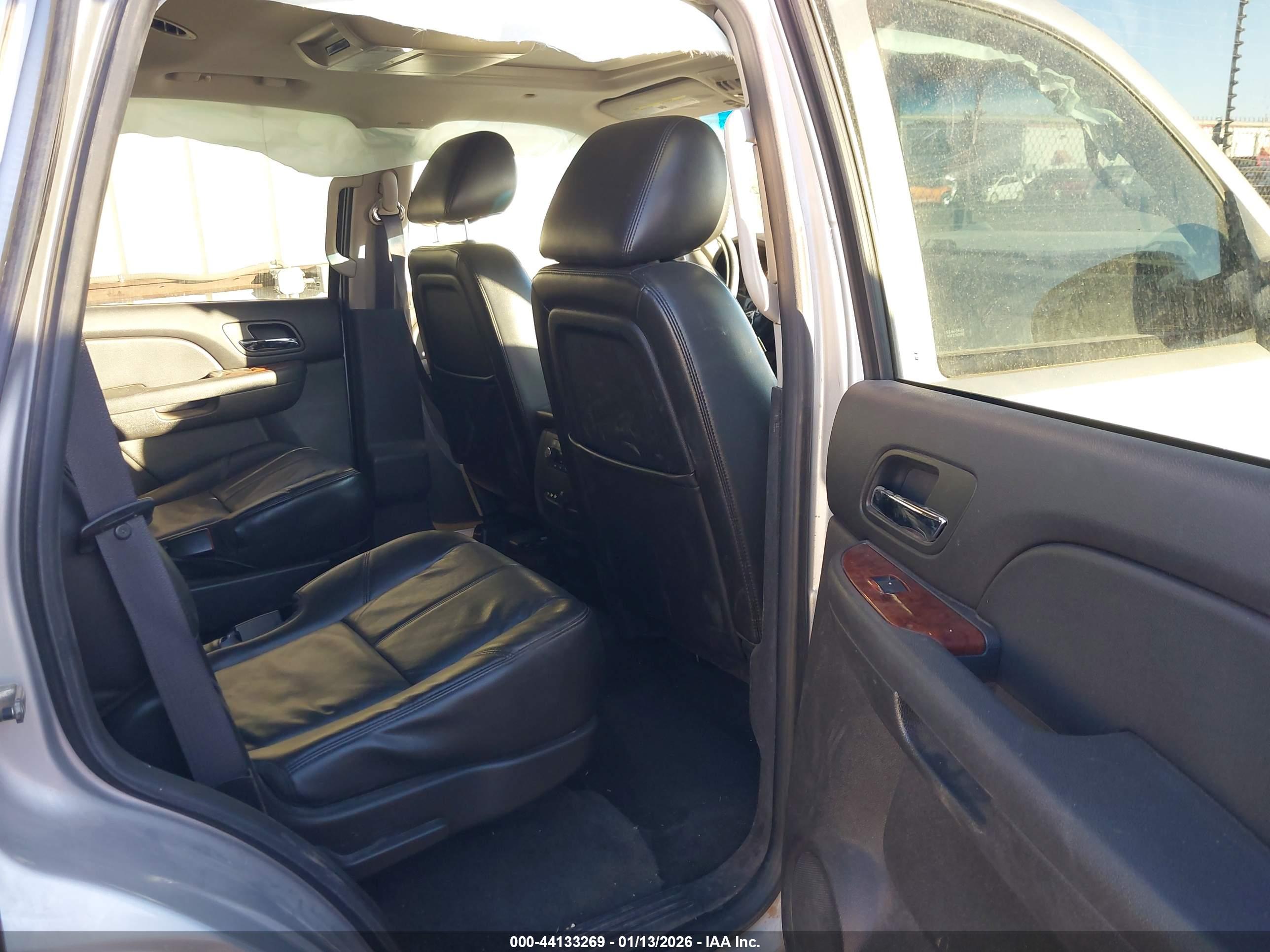 CHEVROLET TAHOE image 8