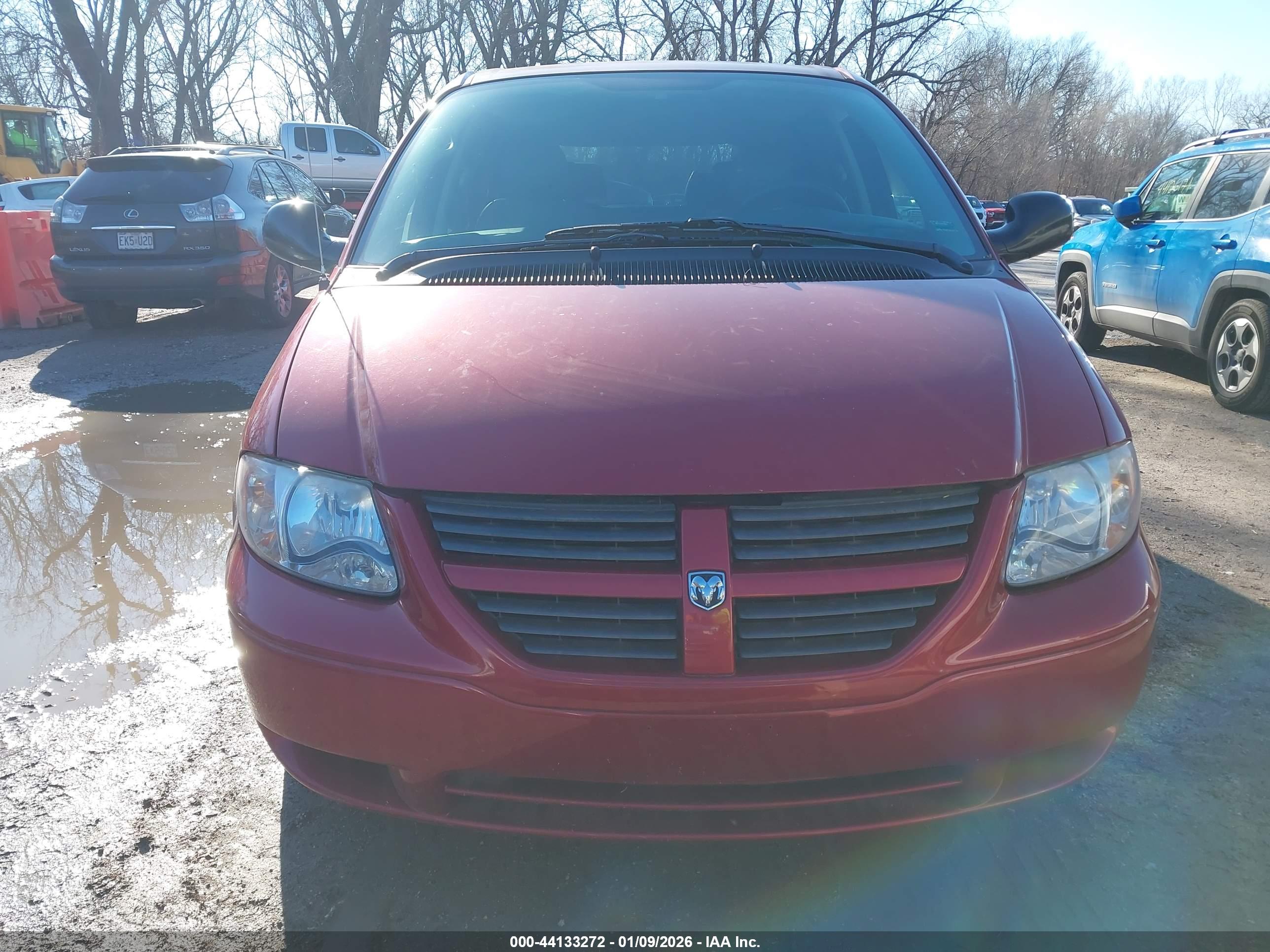 DODGE CARAVAN image 6