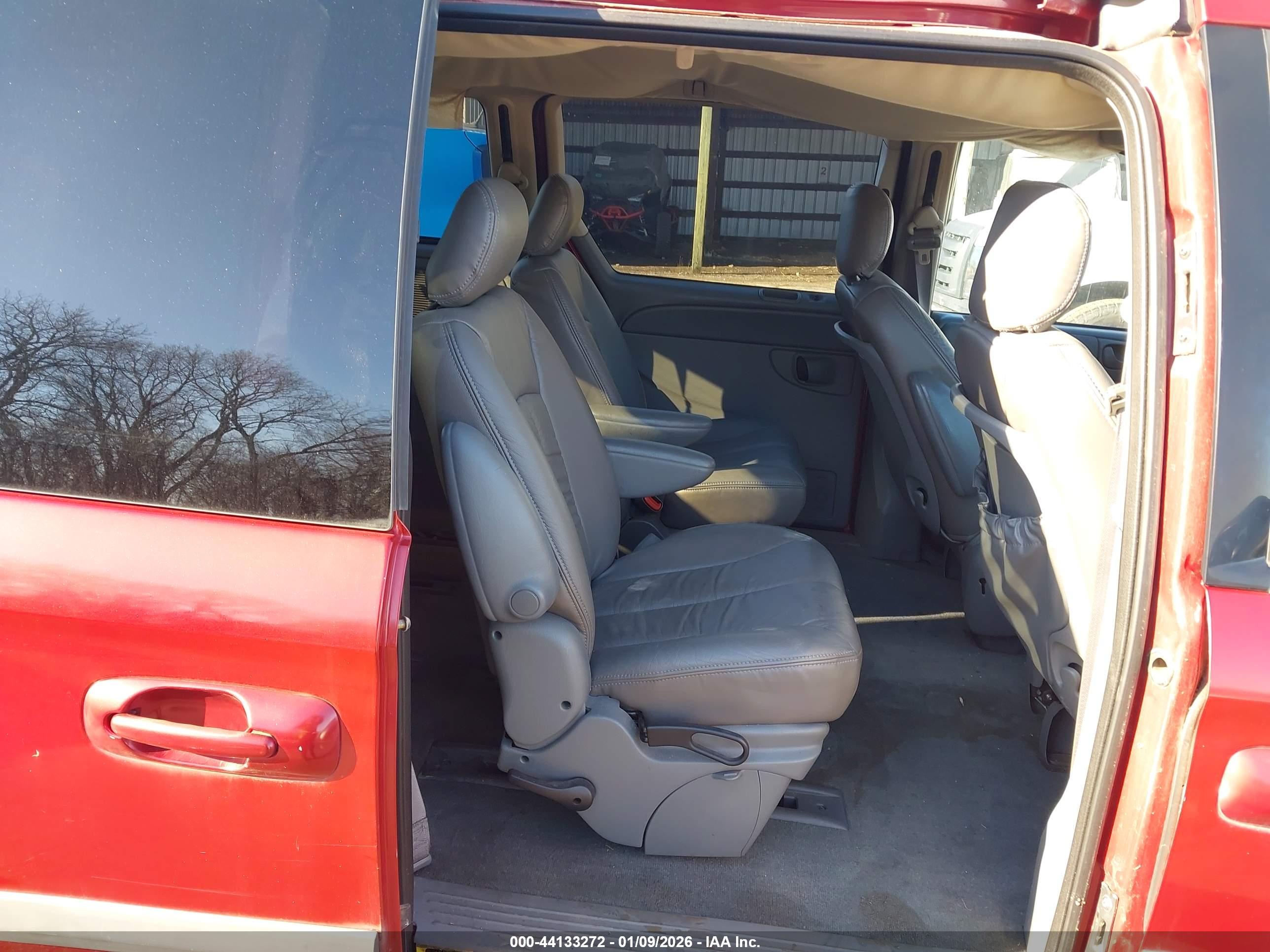 DODGE CARAVAN image 8