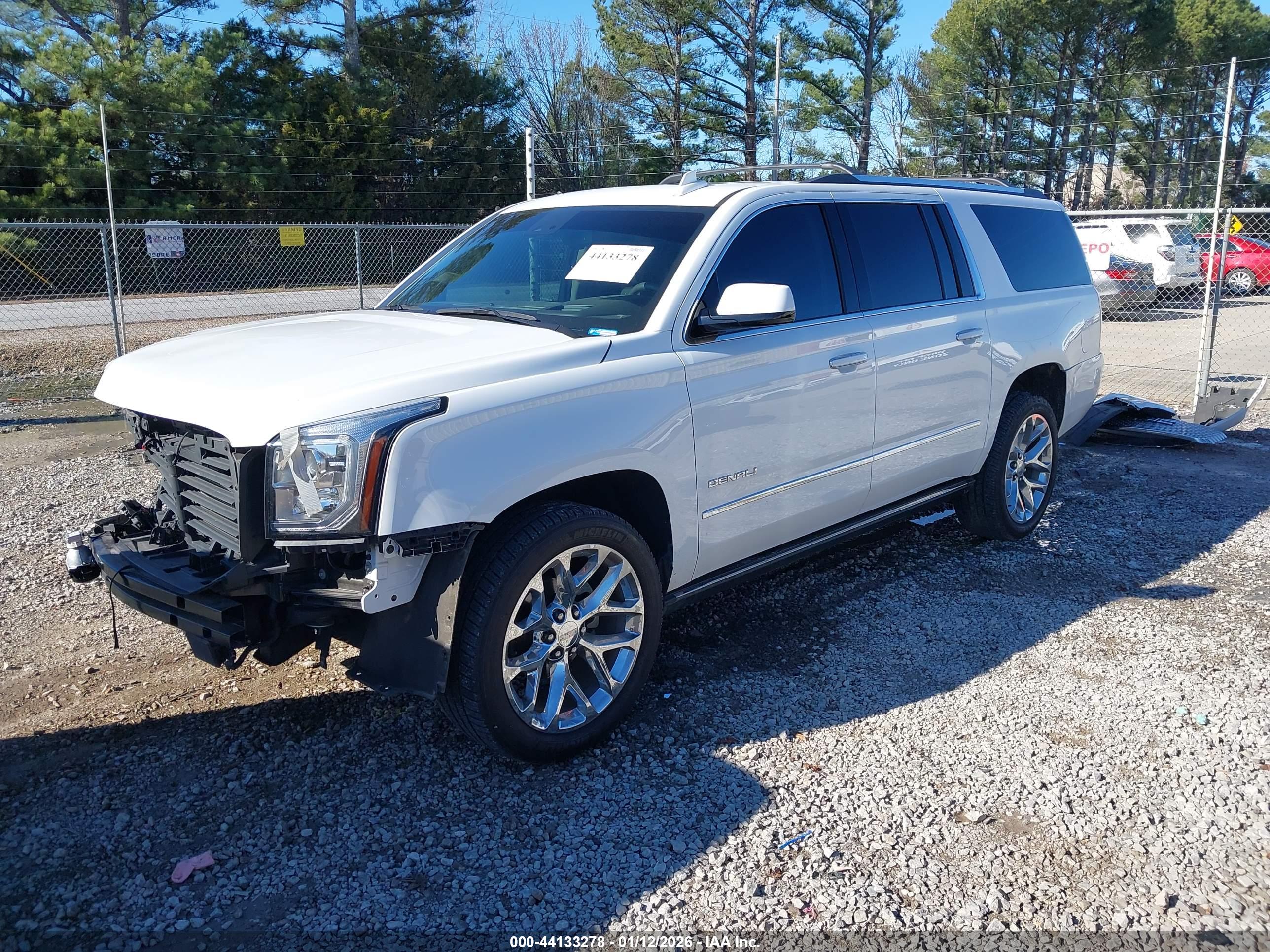 GMC YUKON image 2