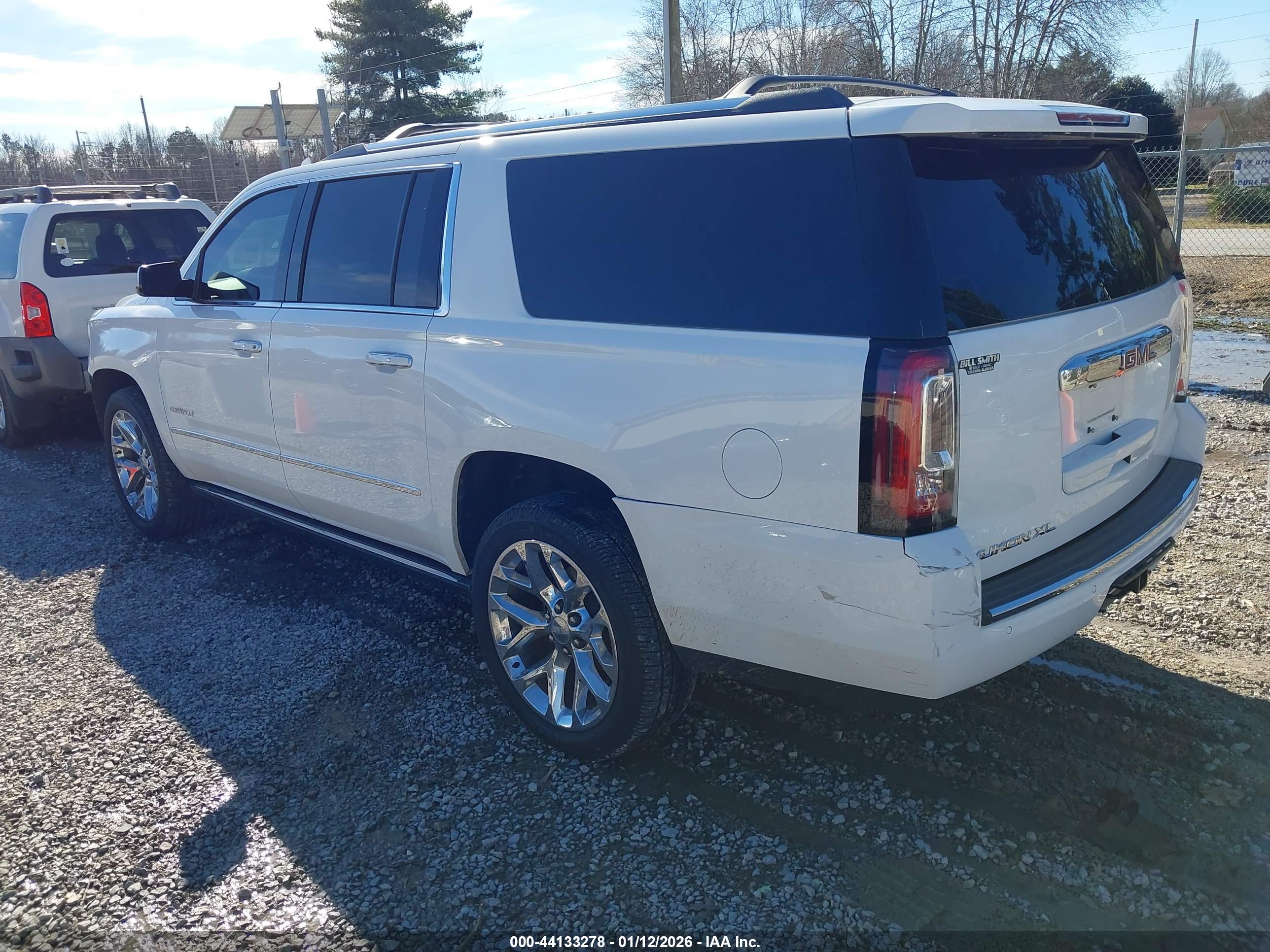 GMC YUKON image 3