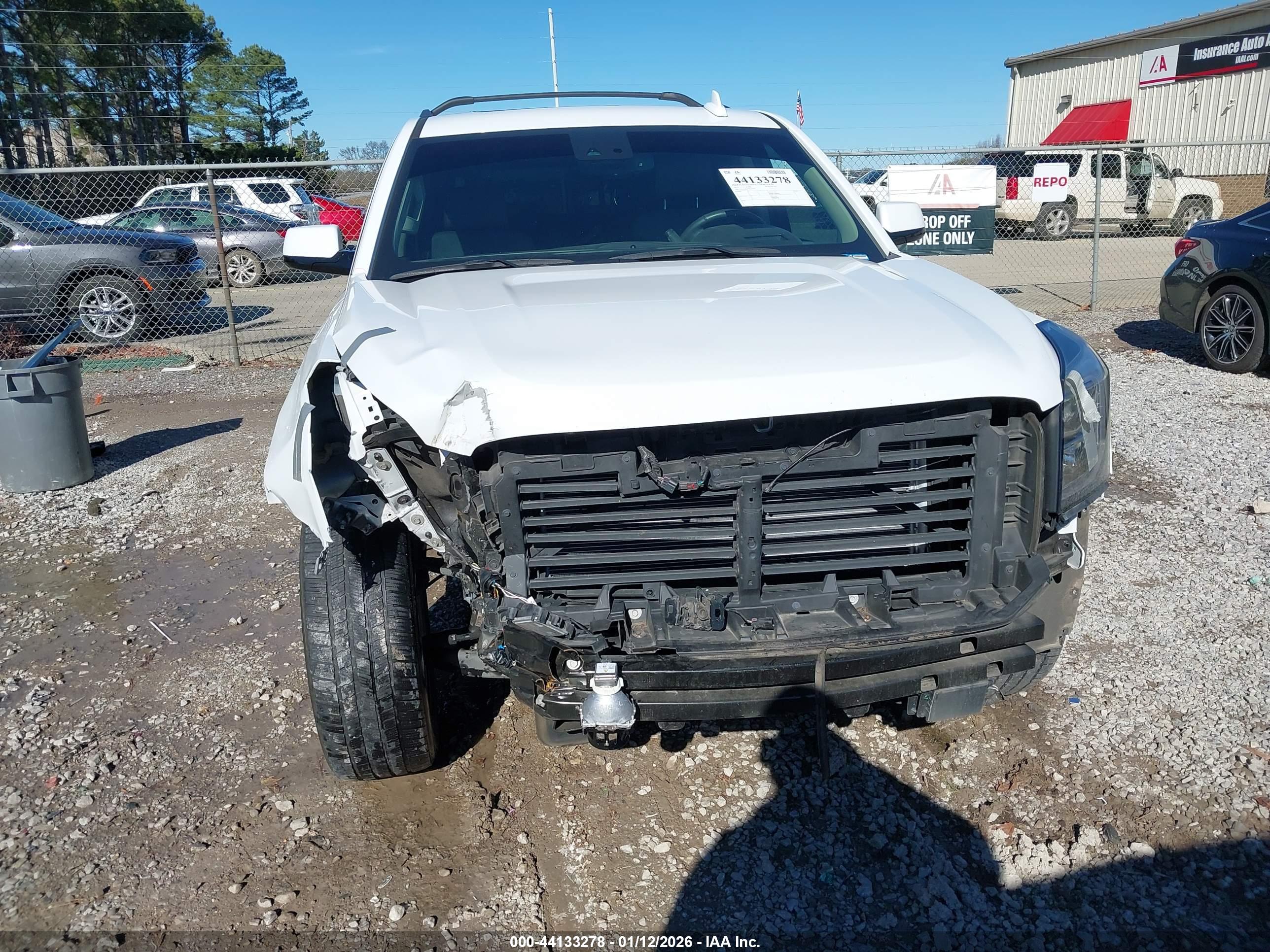 GMC YUKON image 6