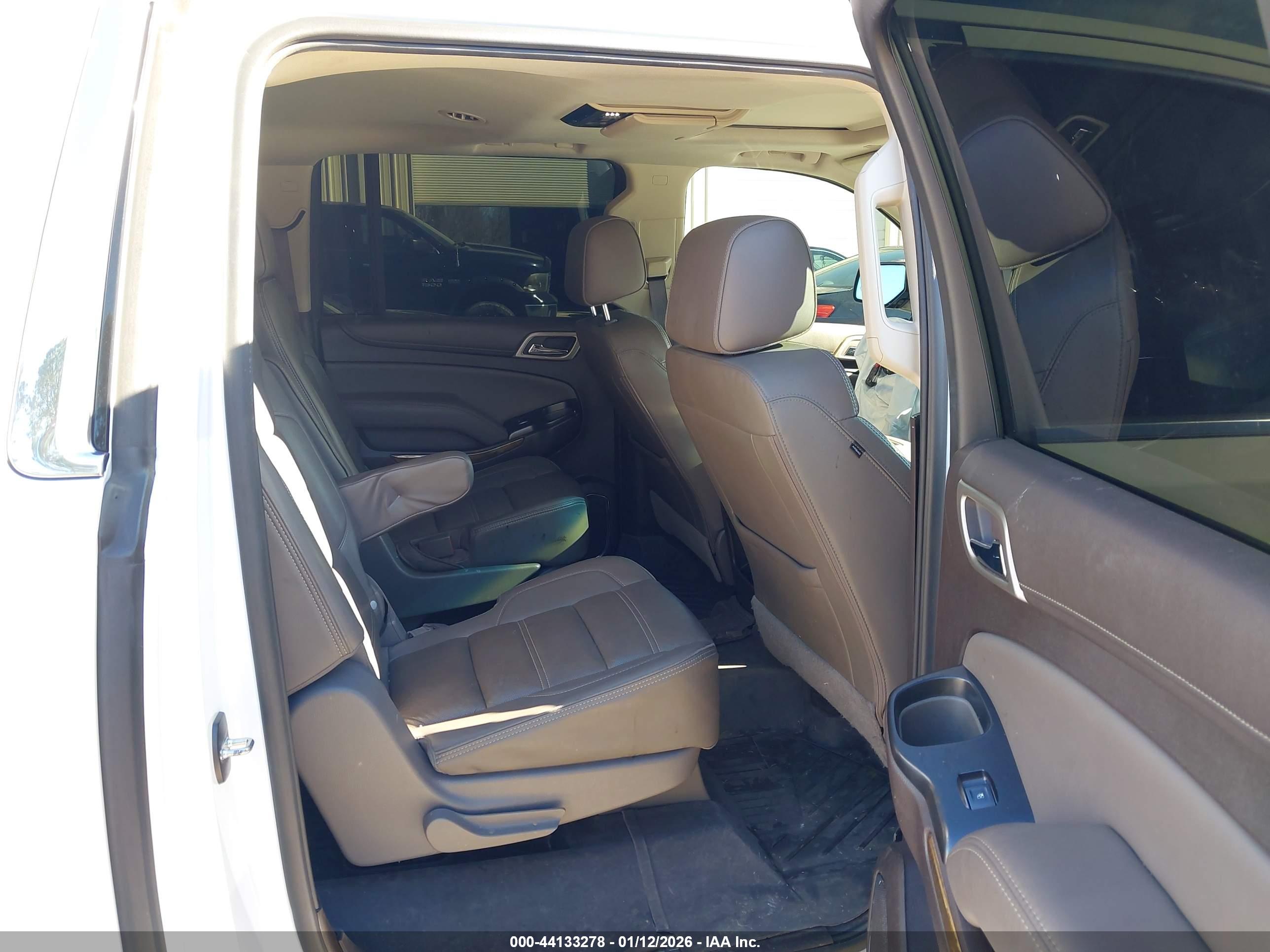 GMC YUKON image 8