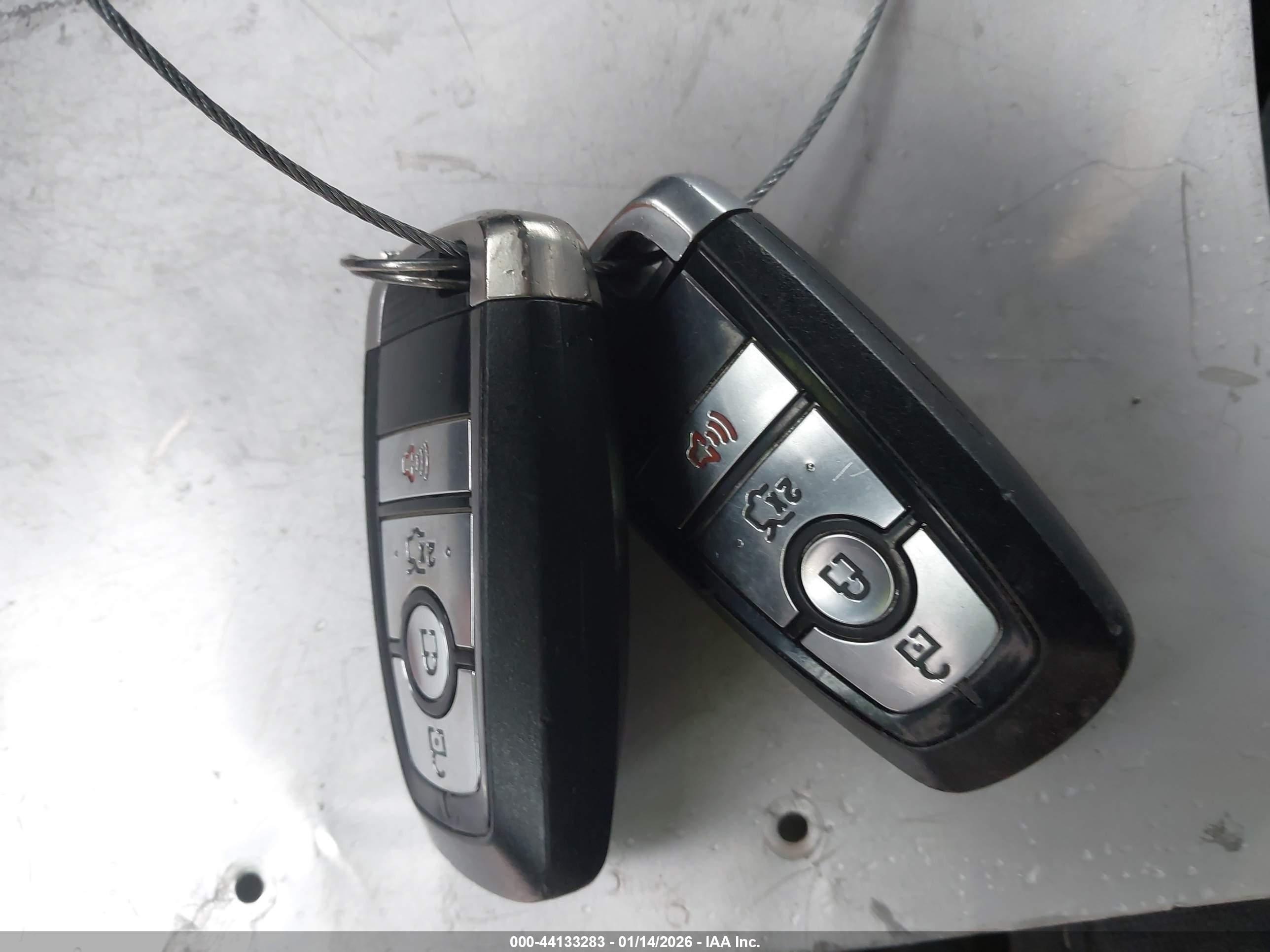 FORD FUSION image 11