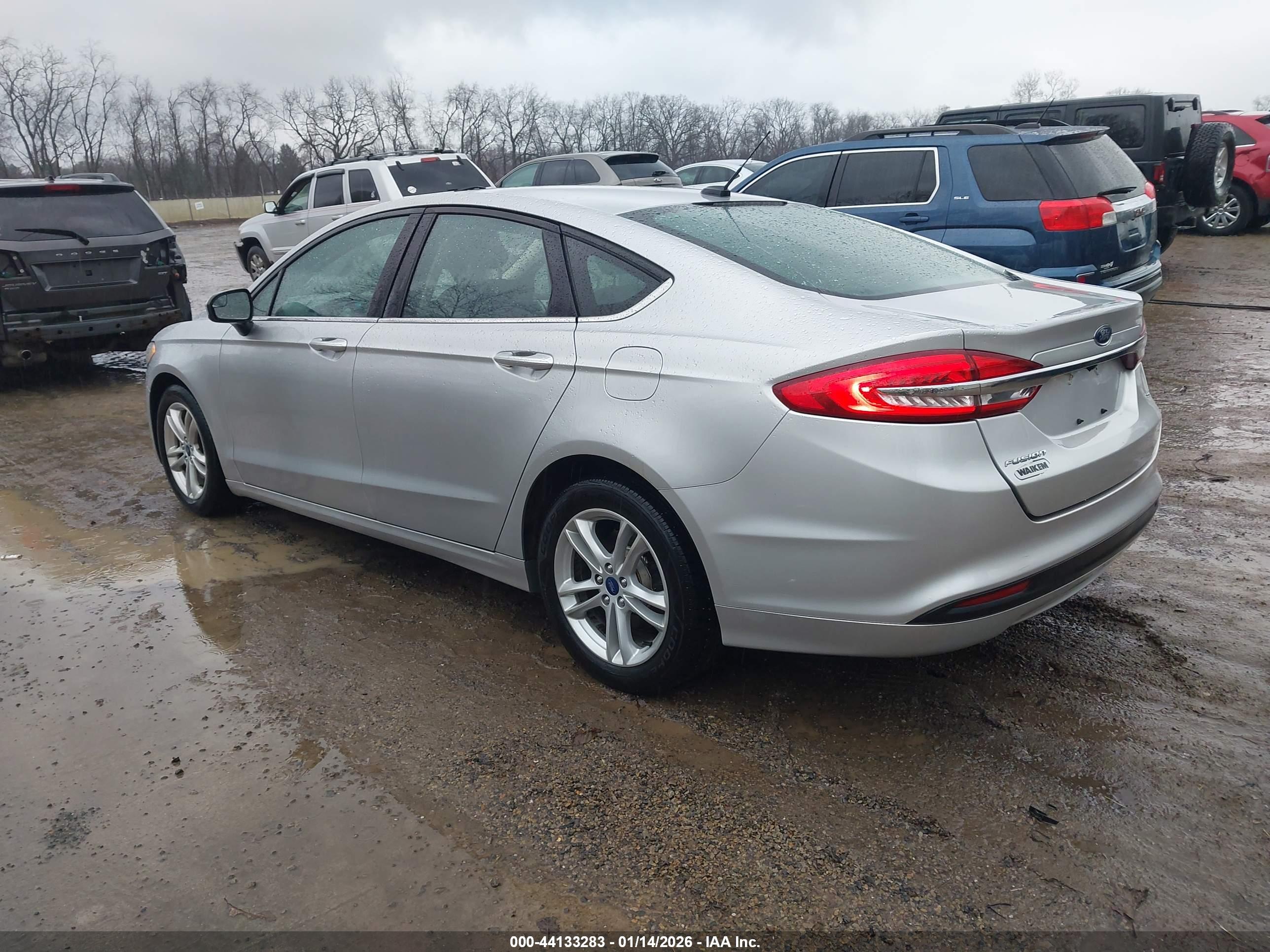 FORD FUSION image 3