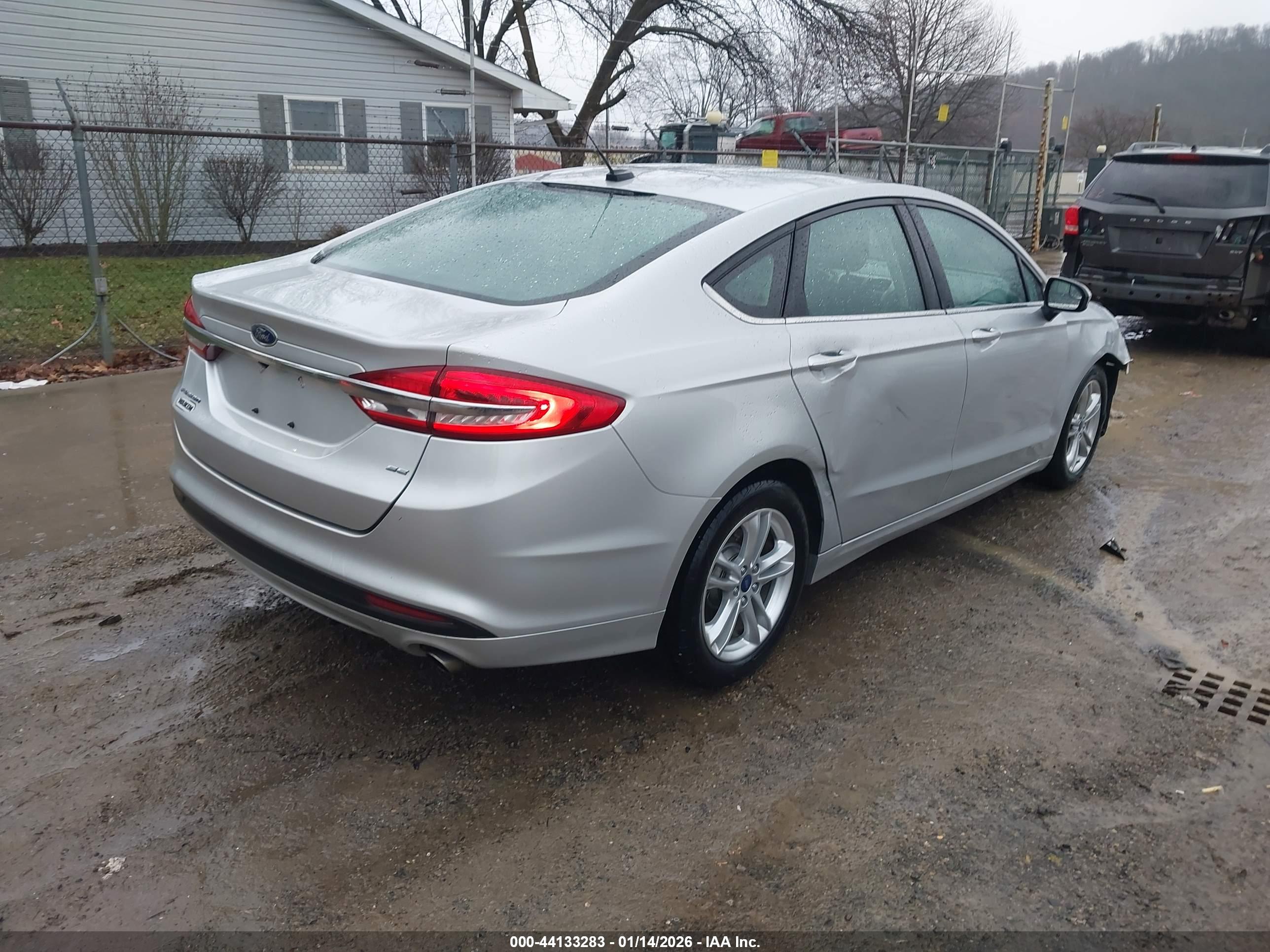 FORD FUSION image 4