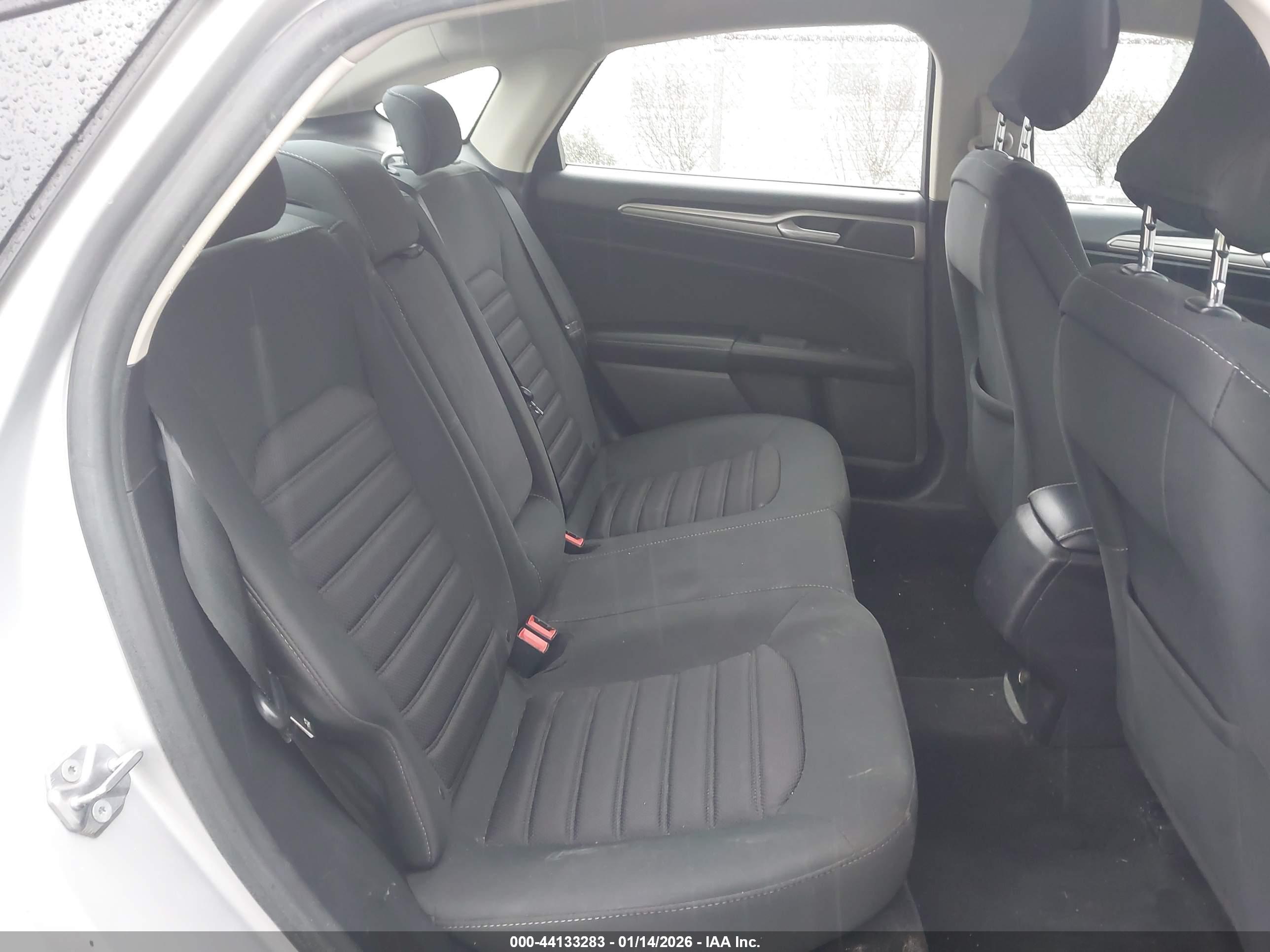 FORD FUSION image 8