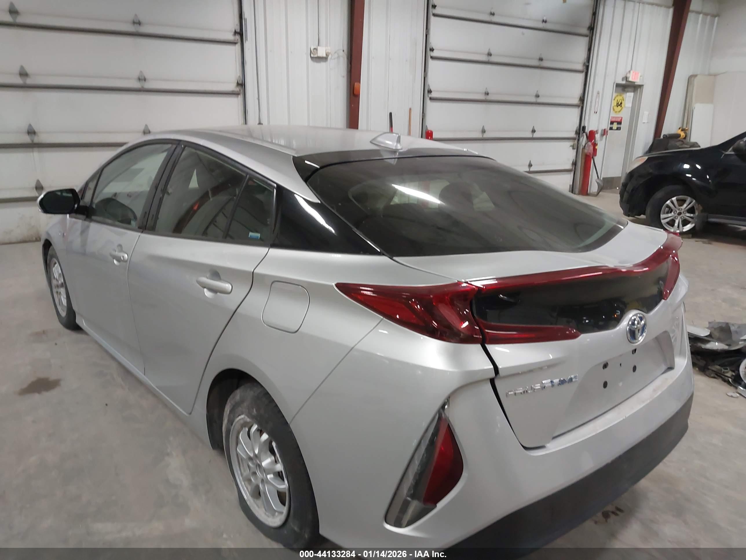 TOYOTA PRIUS image 3