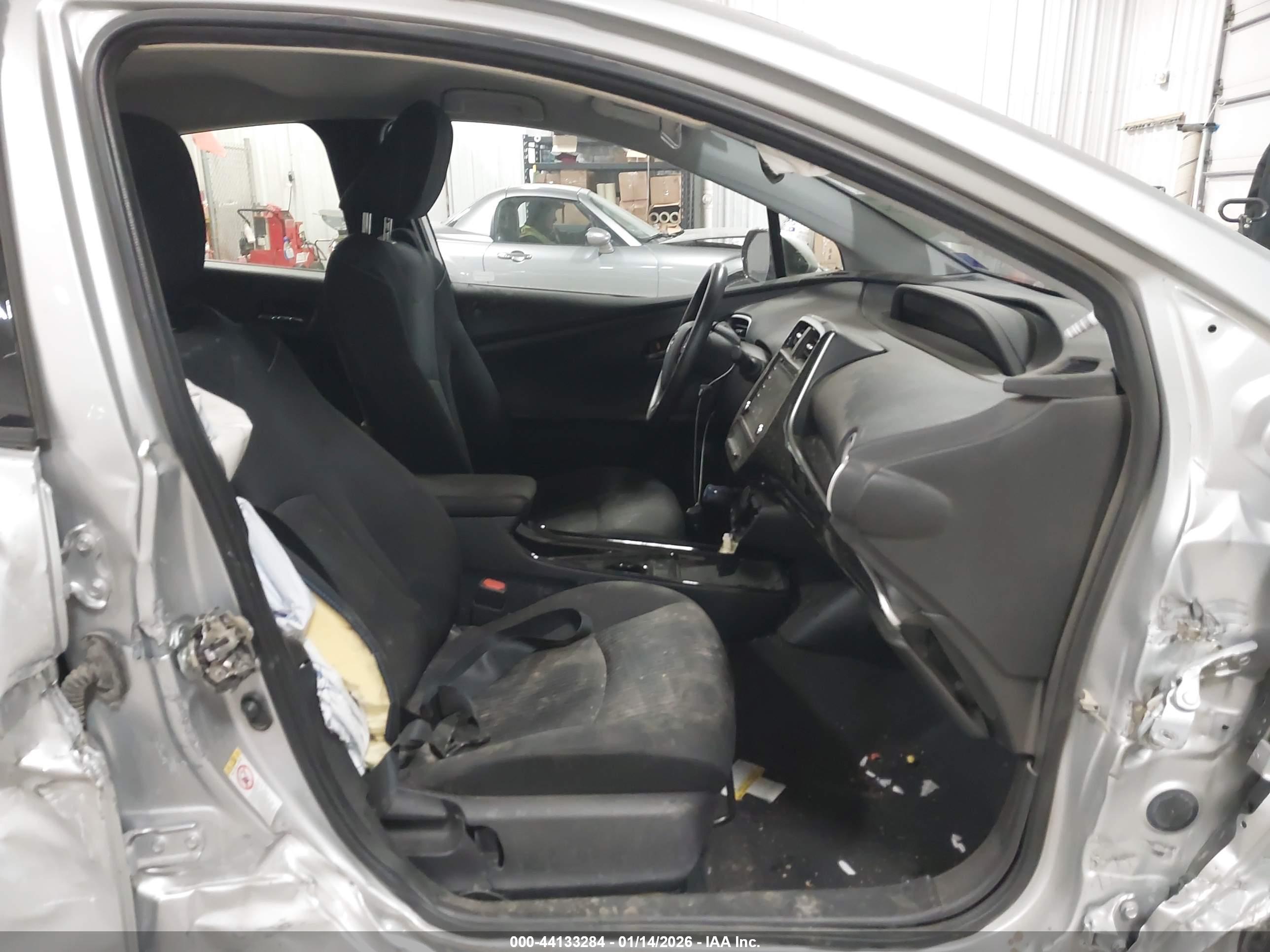 TOYOTA PRIUS image 5