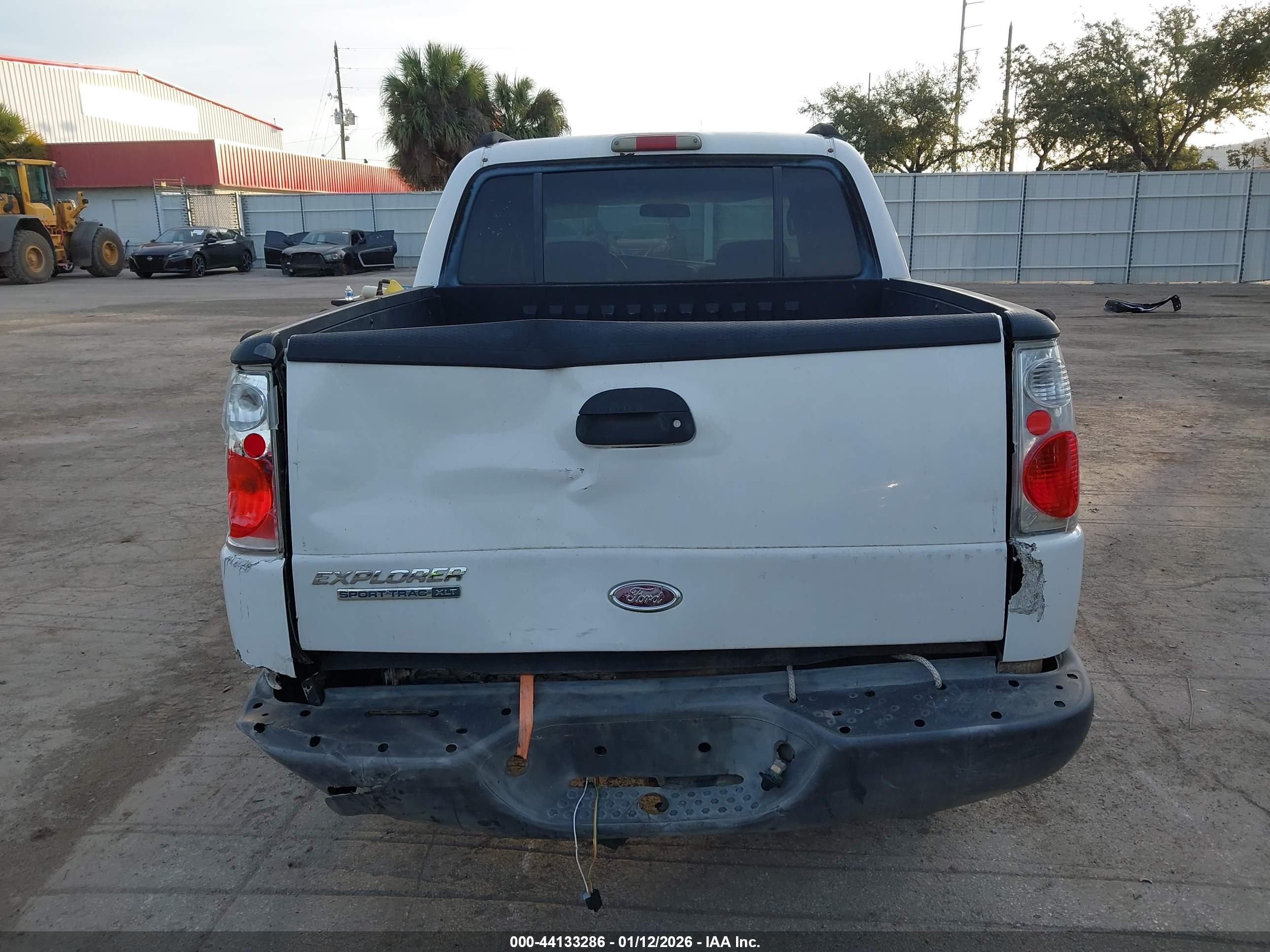 FORD EXPLORER image 6