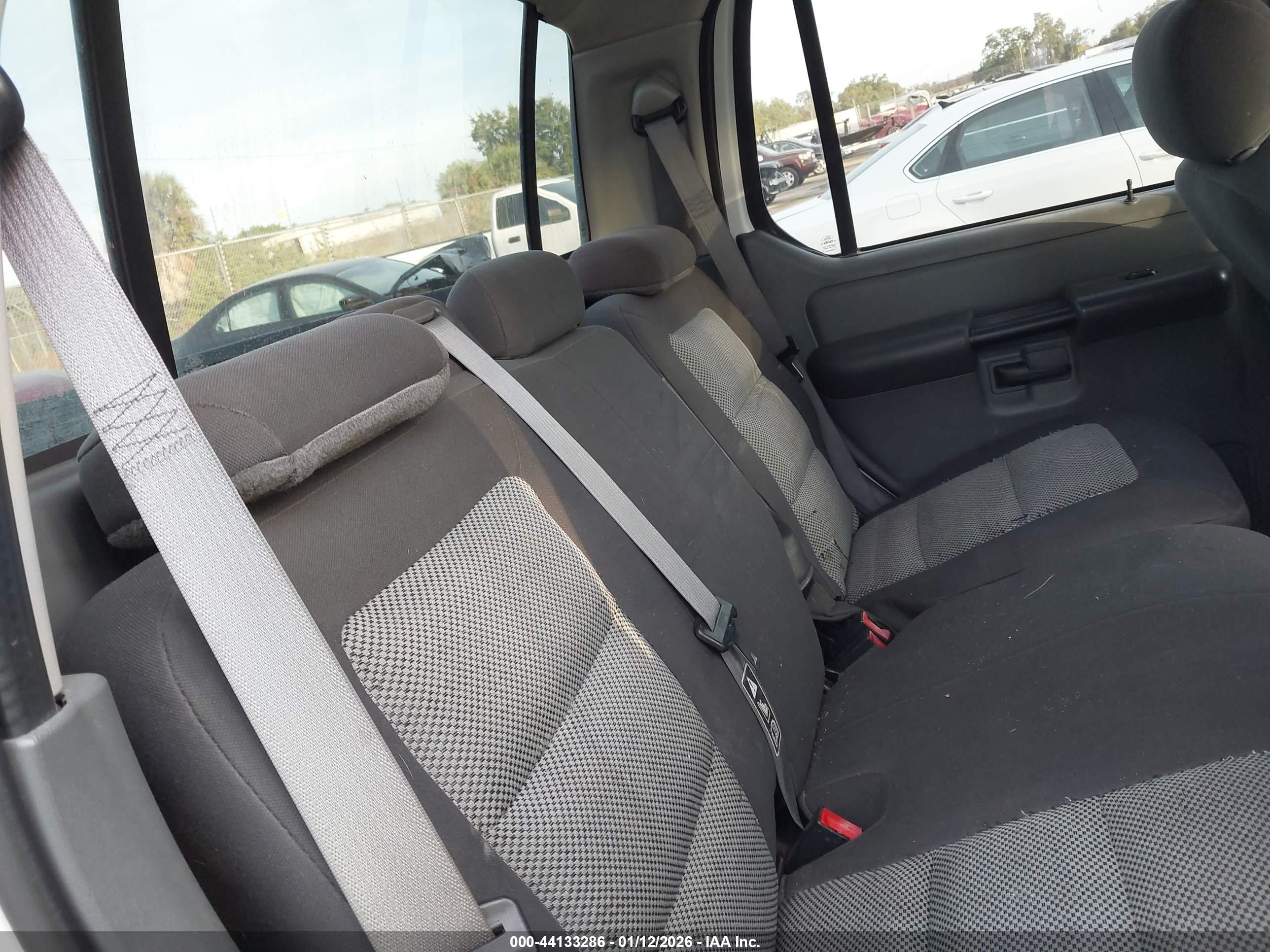 FORD EXPLORER image 8