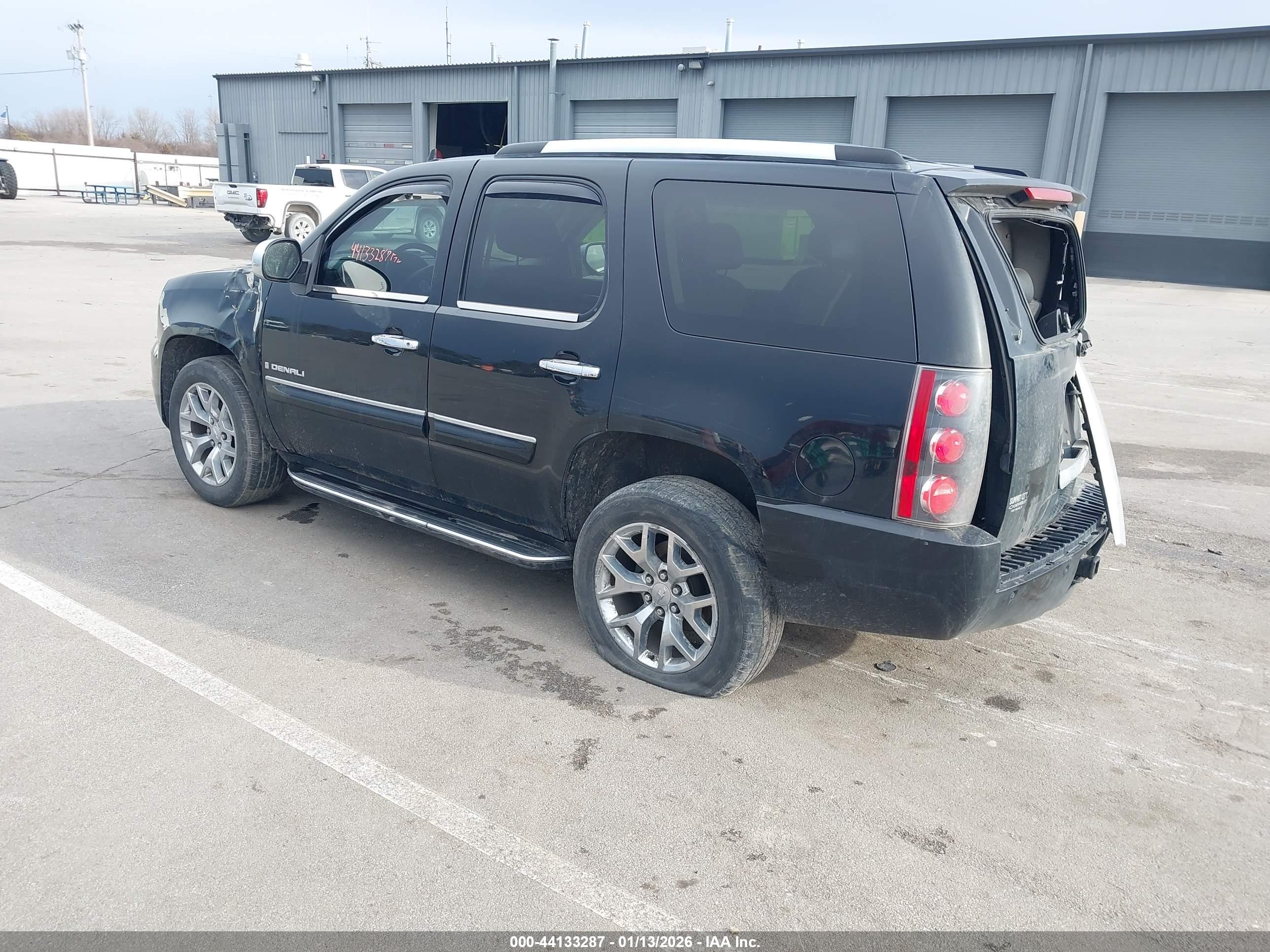 GMC YUKON image 3