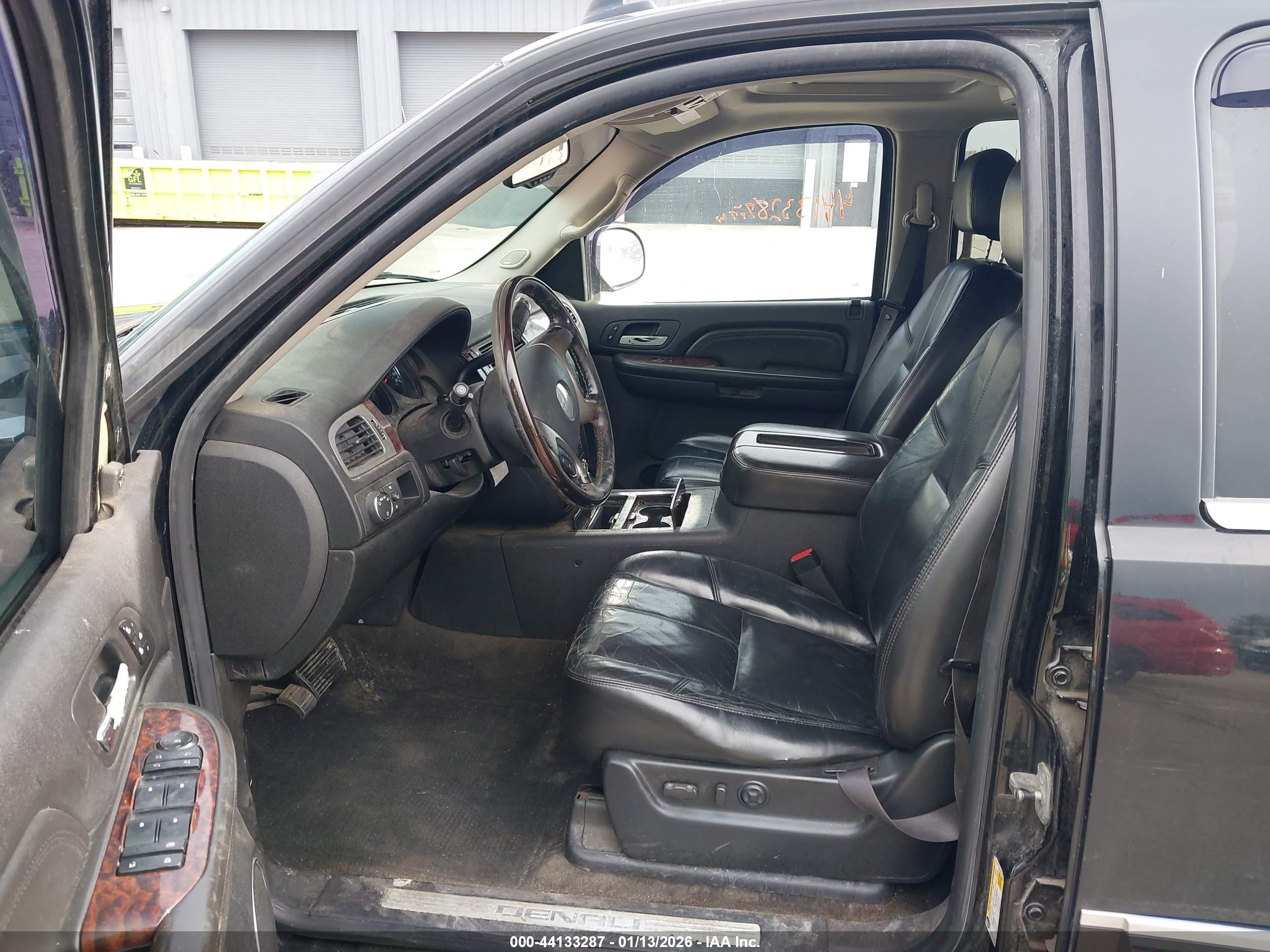 GMC YUKON image 5