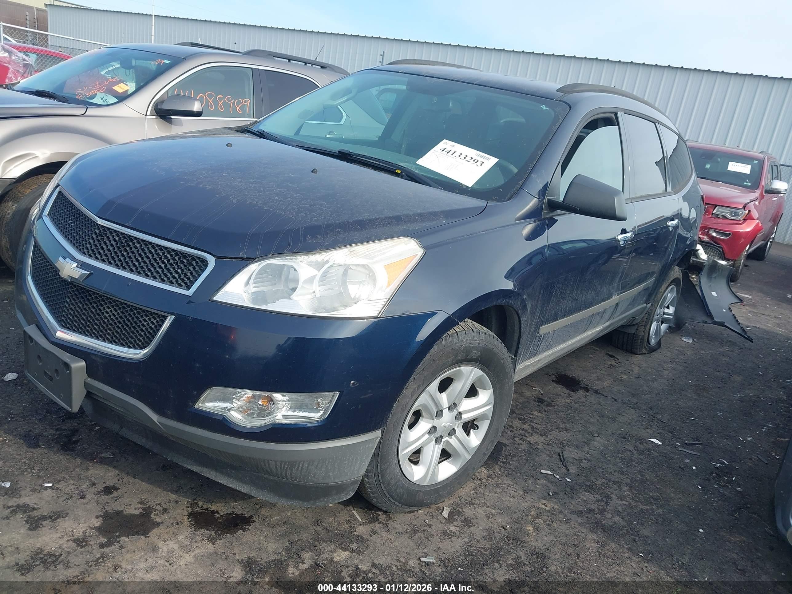 CHEVROLET TRAVERSE image 2