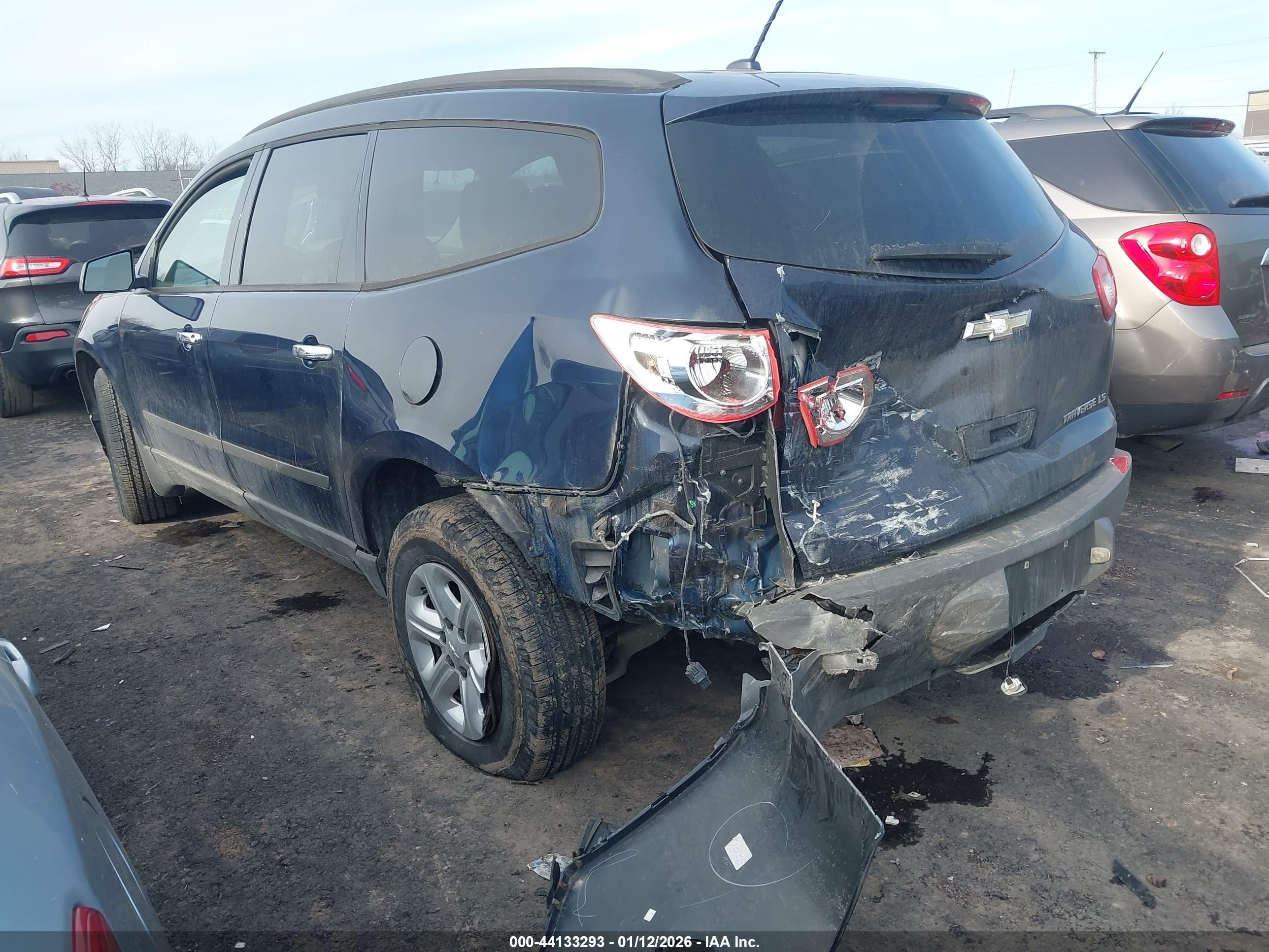 CHEVROLET TRAVERSE image 3
