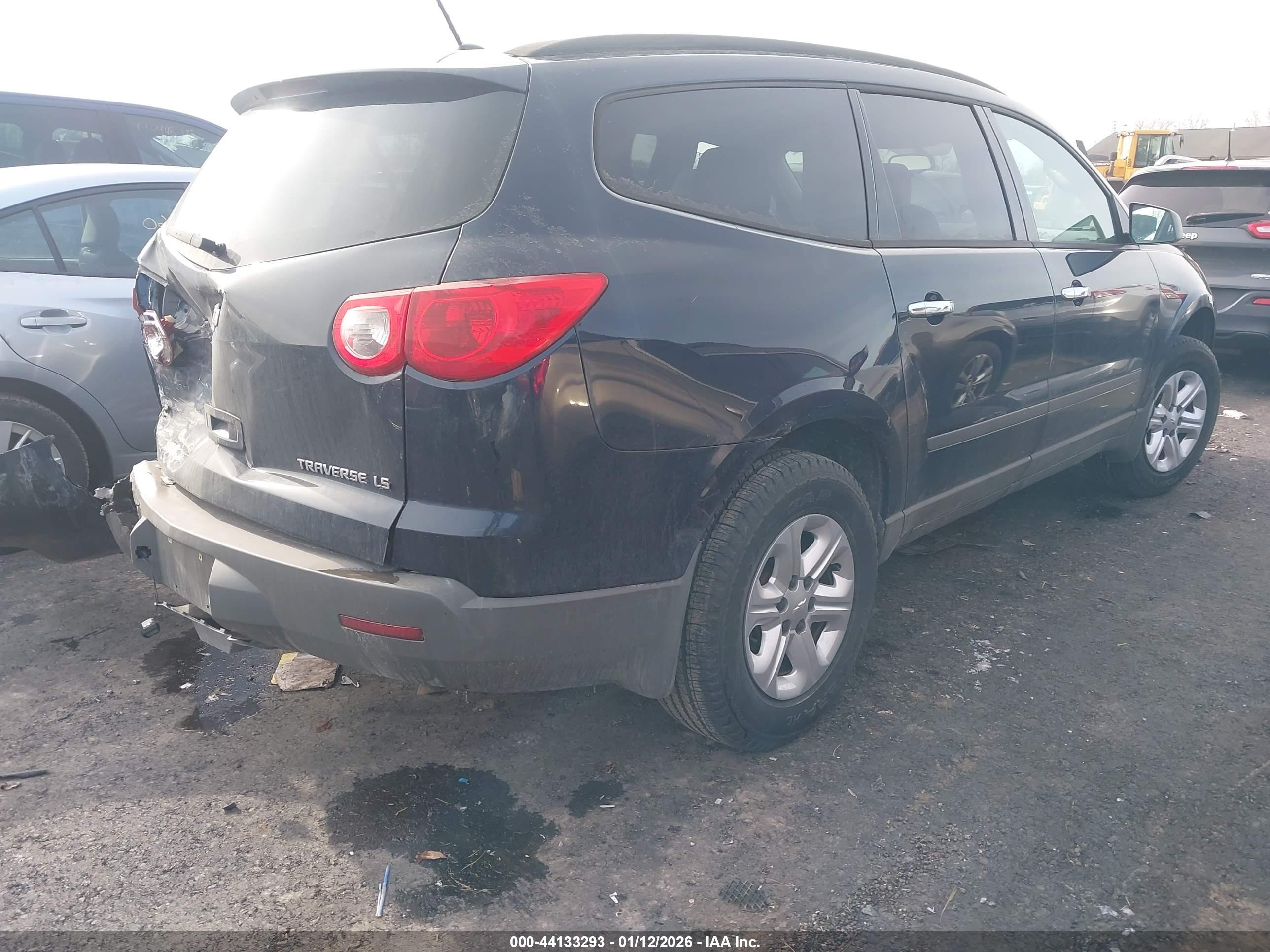 CHEVROLET TRAVERSE image 4